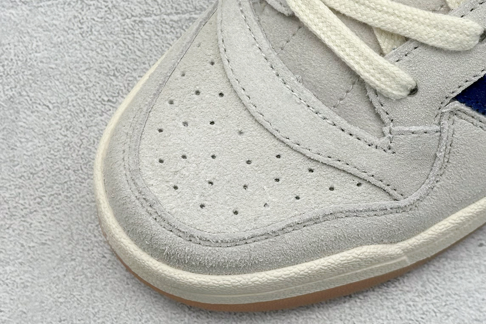  
Adidas Forum LOW CL 三叶草低帮复古板鞋 男女潮流头层皮休闲鞋原楦原数据开发 采用