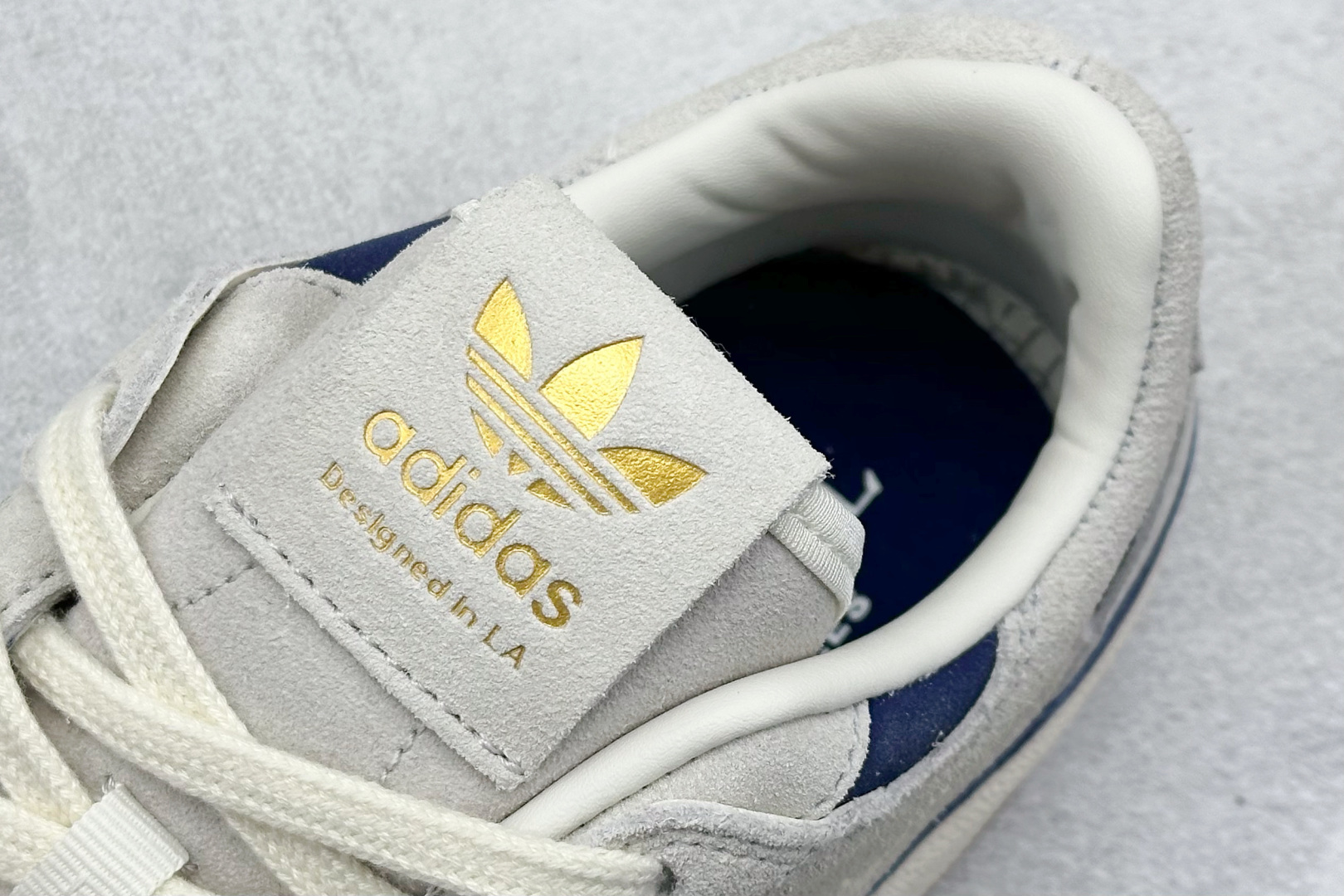  
Adidas Forum LOW CL 三叶草低帮复古板鞋 男女潮流头层皮休闲鞋原楦原数据开发 采用