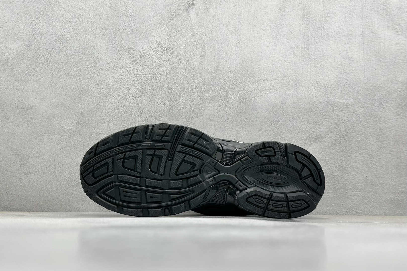  
Asics Tiger GEL-1130 亚瑟士户外风低帮休闲运动跑步鞋 
#鞋款选用网眼与皮革相