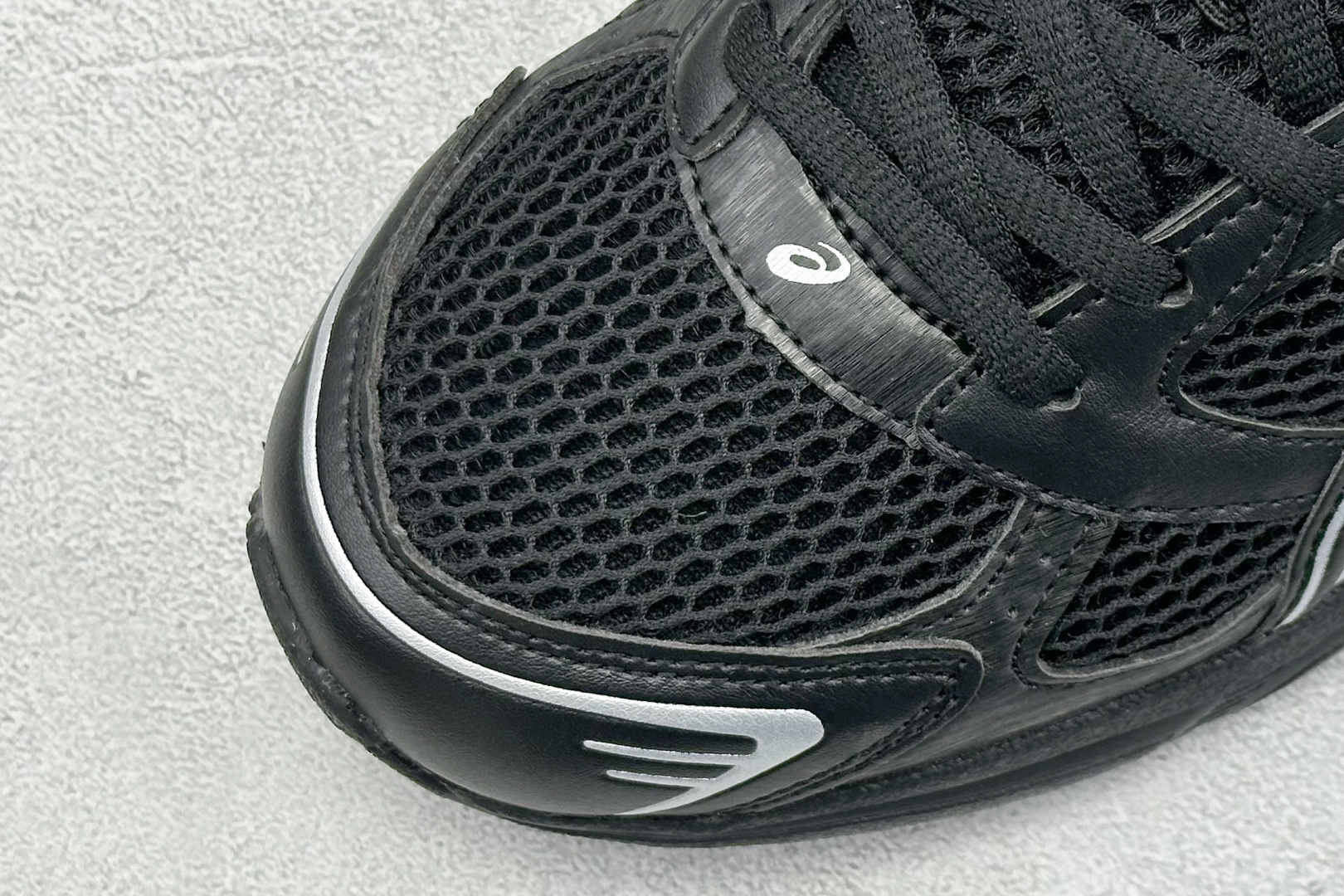  
Asics Tiger GEL-1130 亚瑟士户外风低帮休闲运动跑步鞋 
#鞋款选用网眼与皮革相