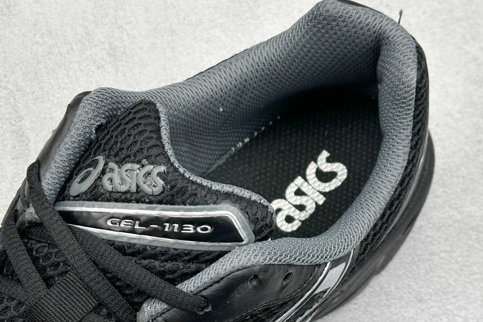  
Asics Tiger GEL-1130 亚瑟士户外风低帮休闲运动跑步鞋 
#鞋款选用网眼与皮革相