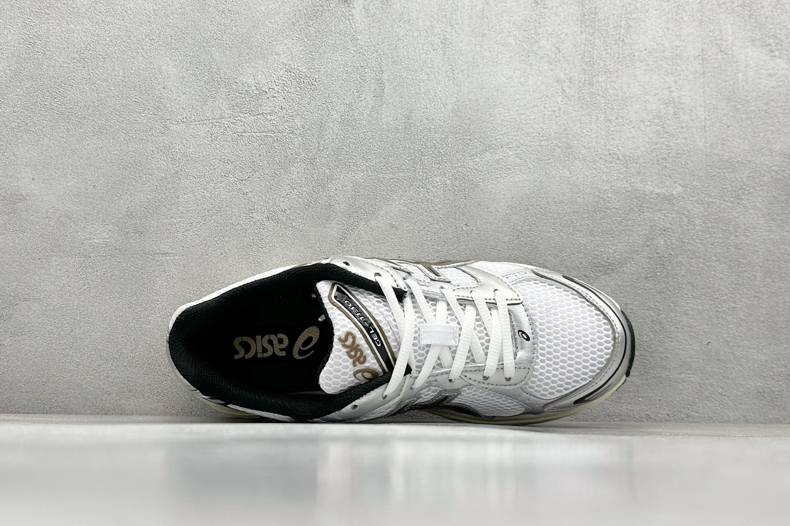  
Asics Tiger GEL-1130 亚瑟士户外风低帮休闲运动跑步鞋 
#鞋款选用网眼与皮革相