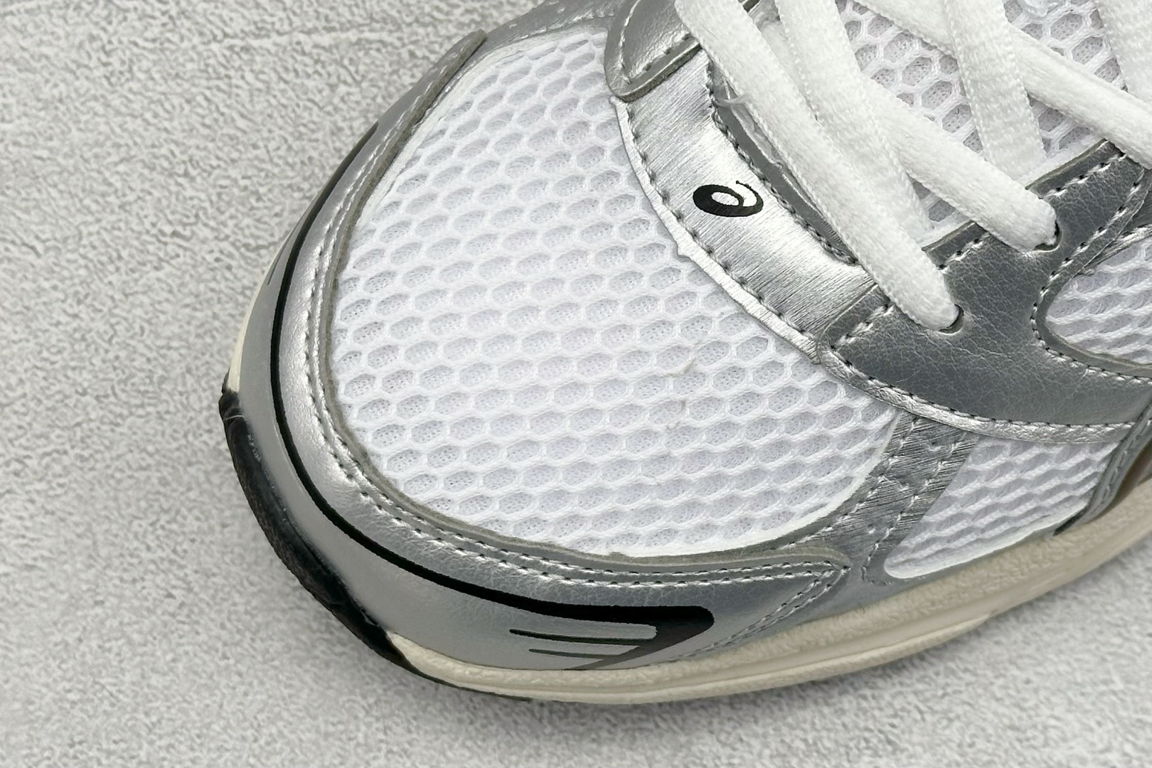  
Asics Tiger GEL-1130 亚瑟士户外风低帮休闲运动跑步鞋 
#鞋款选用网眼与皮革相