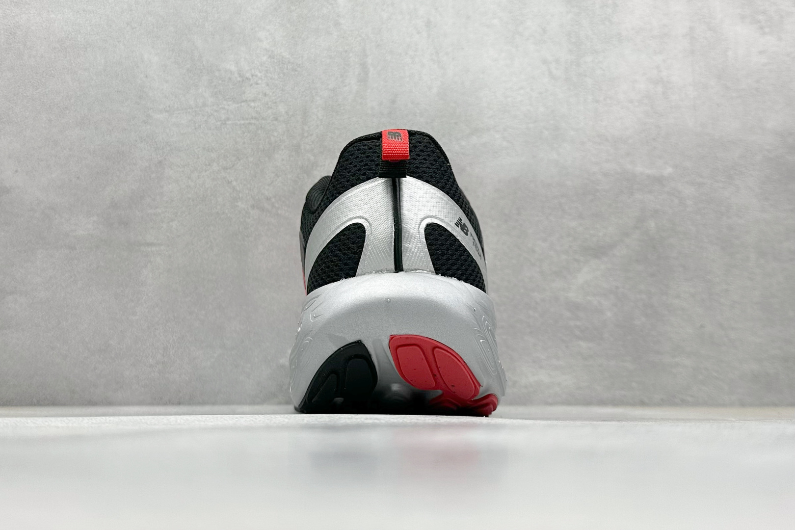  
New Balance NB Fresh Foam Evoz
舒适耐磨低帮跑步鞋 
受到Fresh 
