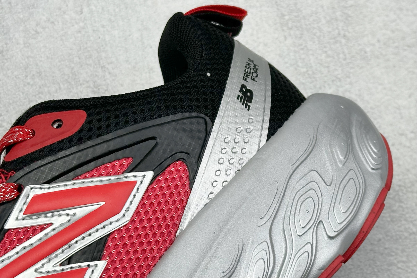  
New Balance NB Fresh Foam Evoz
舒适耐磨低帮跑步鞋 
受到Fresh 