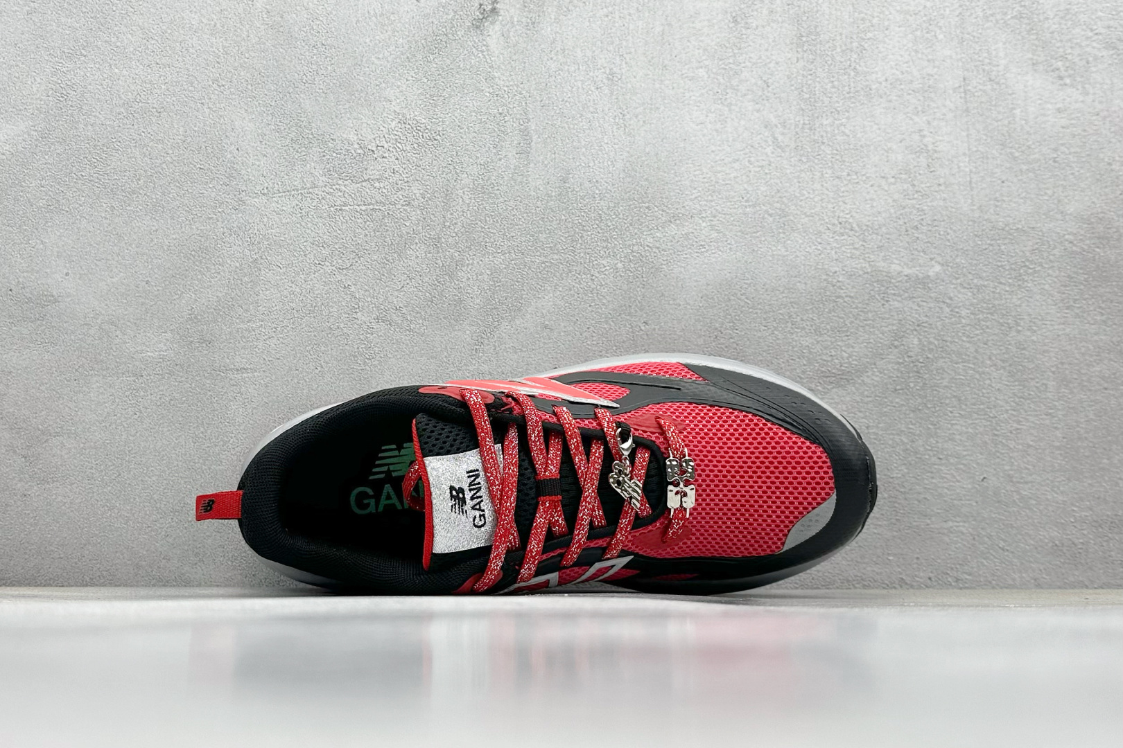  
New Balance NB Fresh Foam Evoz
舒适耐磨低帮跑步鞋 
受到Fresh 