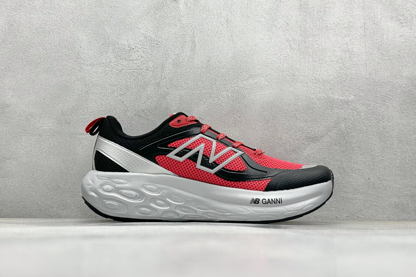  
New Balance NB Fresh Foam Evoz
舒适耐磨低帮跑步鞋 
受到Fresh 