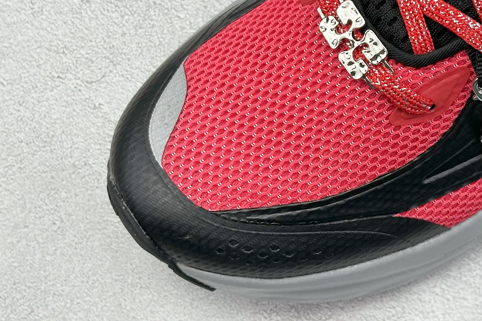  
New Balance NB Fresh Foam Evoz
舒适耐磨低帮跑步鞋 
受到Fresh 