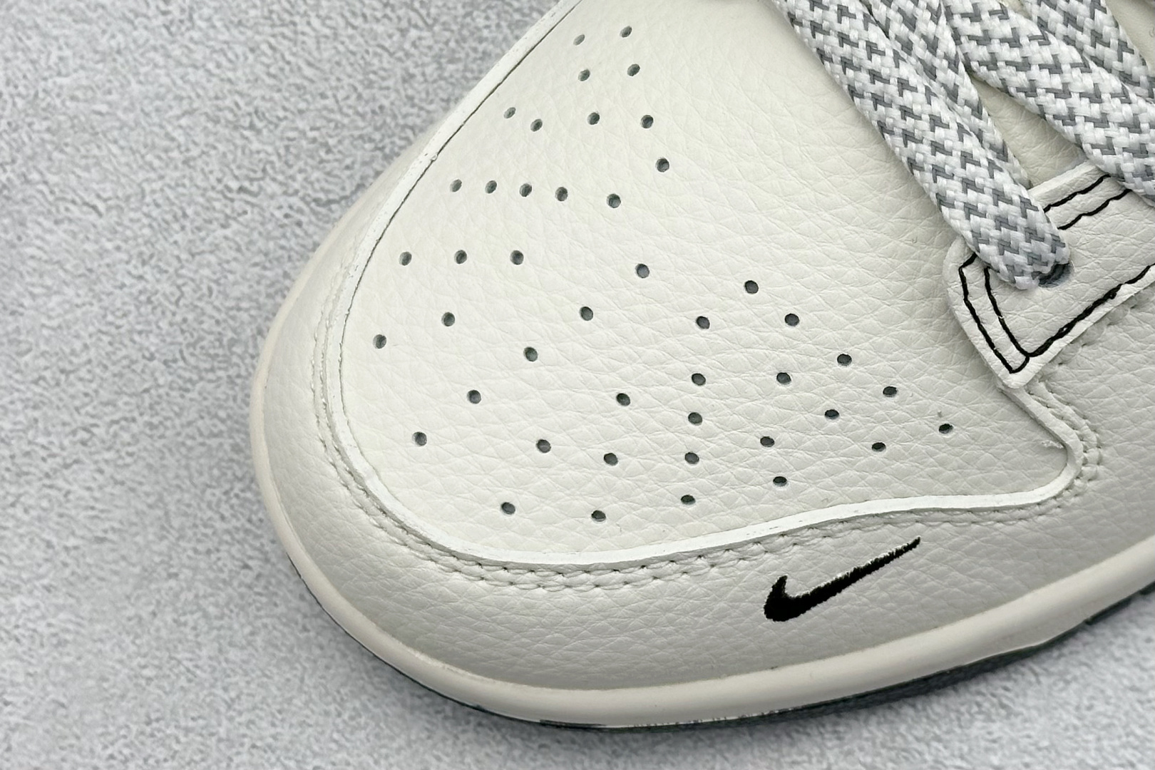 Nike SB Dunk Low x Supreme 白黑红三小钩 XF8698-078