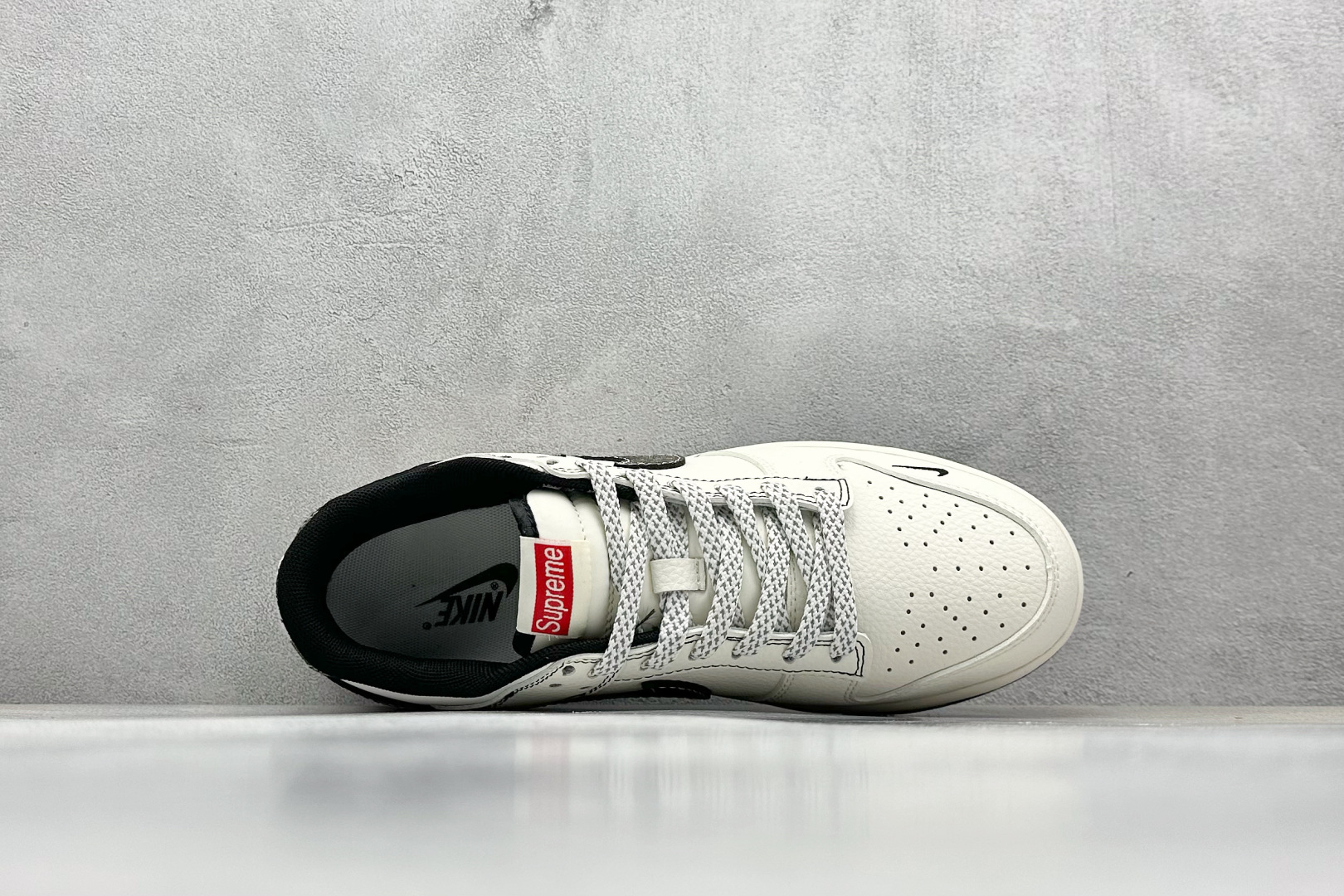 Nike SB Dunk Low x Supreme 白黑红三小钩 XF8698-078