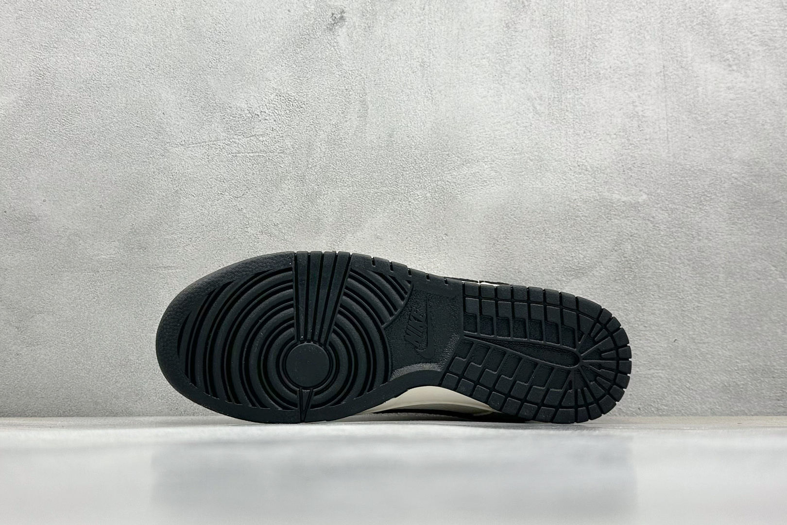 Nike SB Dunk Low x Supreme 白黑红三小钩 XF8698-078
