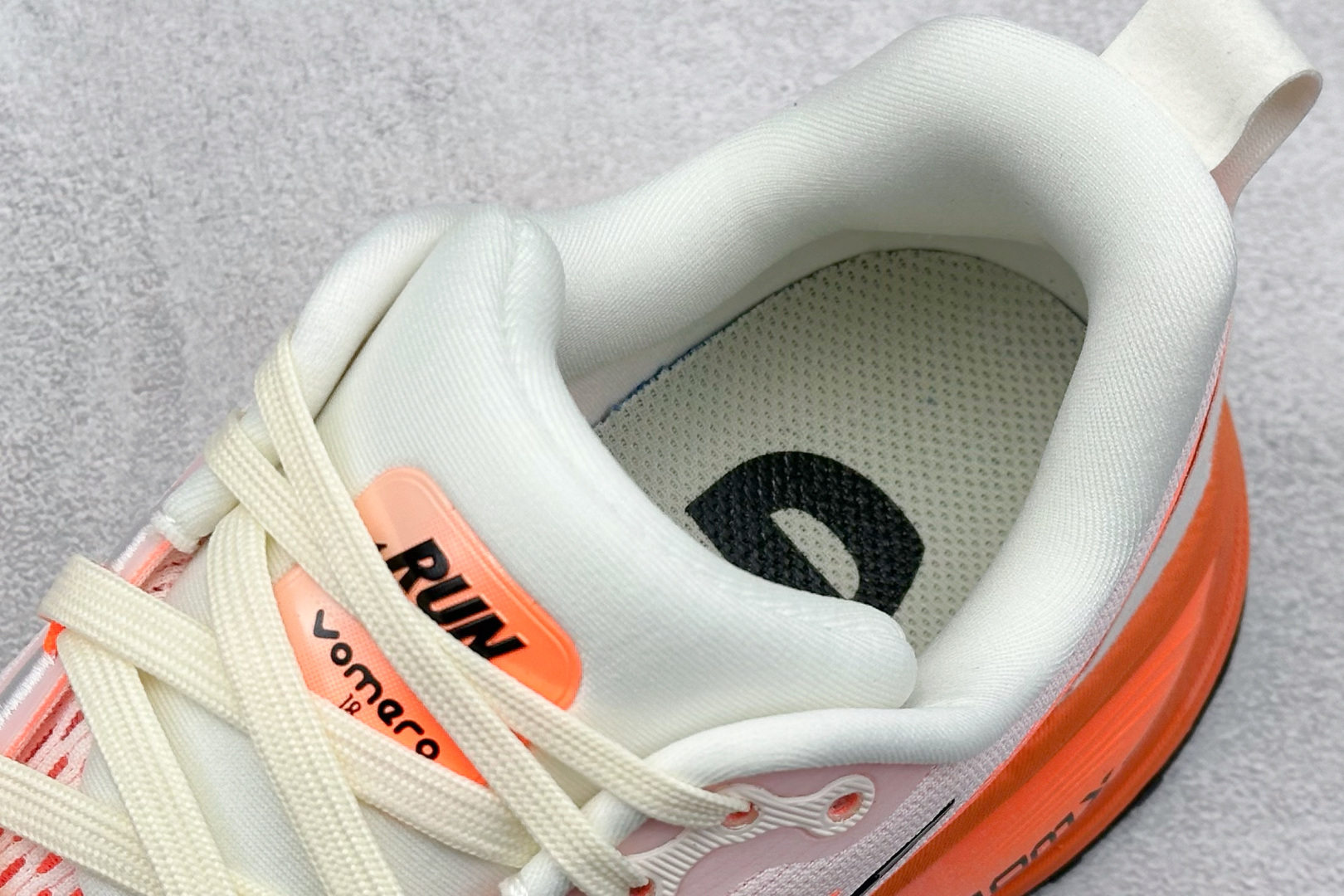  
K版 NK Air Zoom Vomero 18 
登月18舒适百搭网面透气休闲跑步鞋
原楦原纸版数