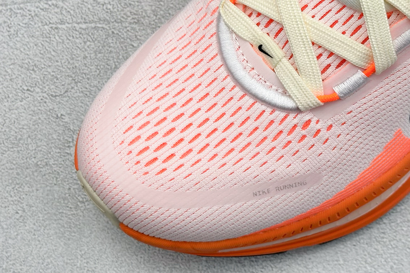  
K版 NK Air Zoom Vomero 18 
登月18舒适百搭网面透气休闲跑步鞋
原楦原纸版数