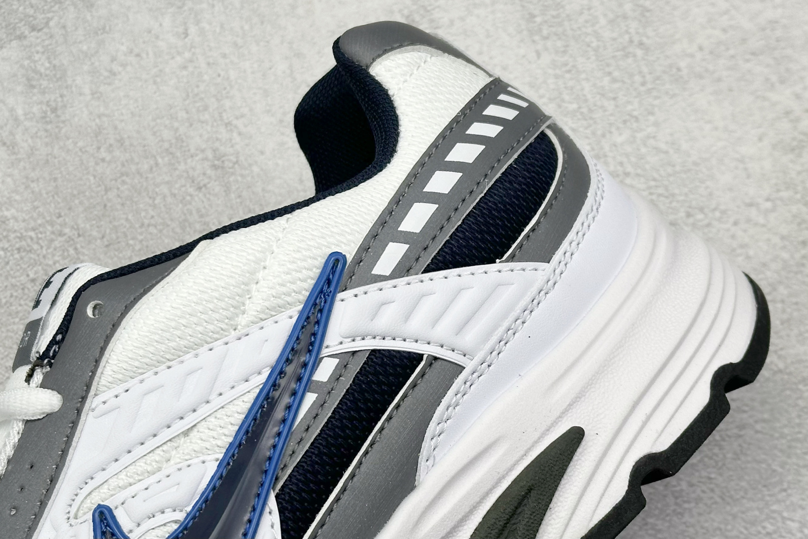  终端放店
GX版 Nike Initiator Running 耐克INS
街头超火复古老爹跑鞋 经典