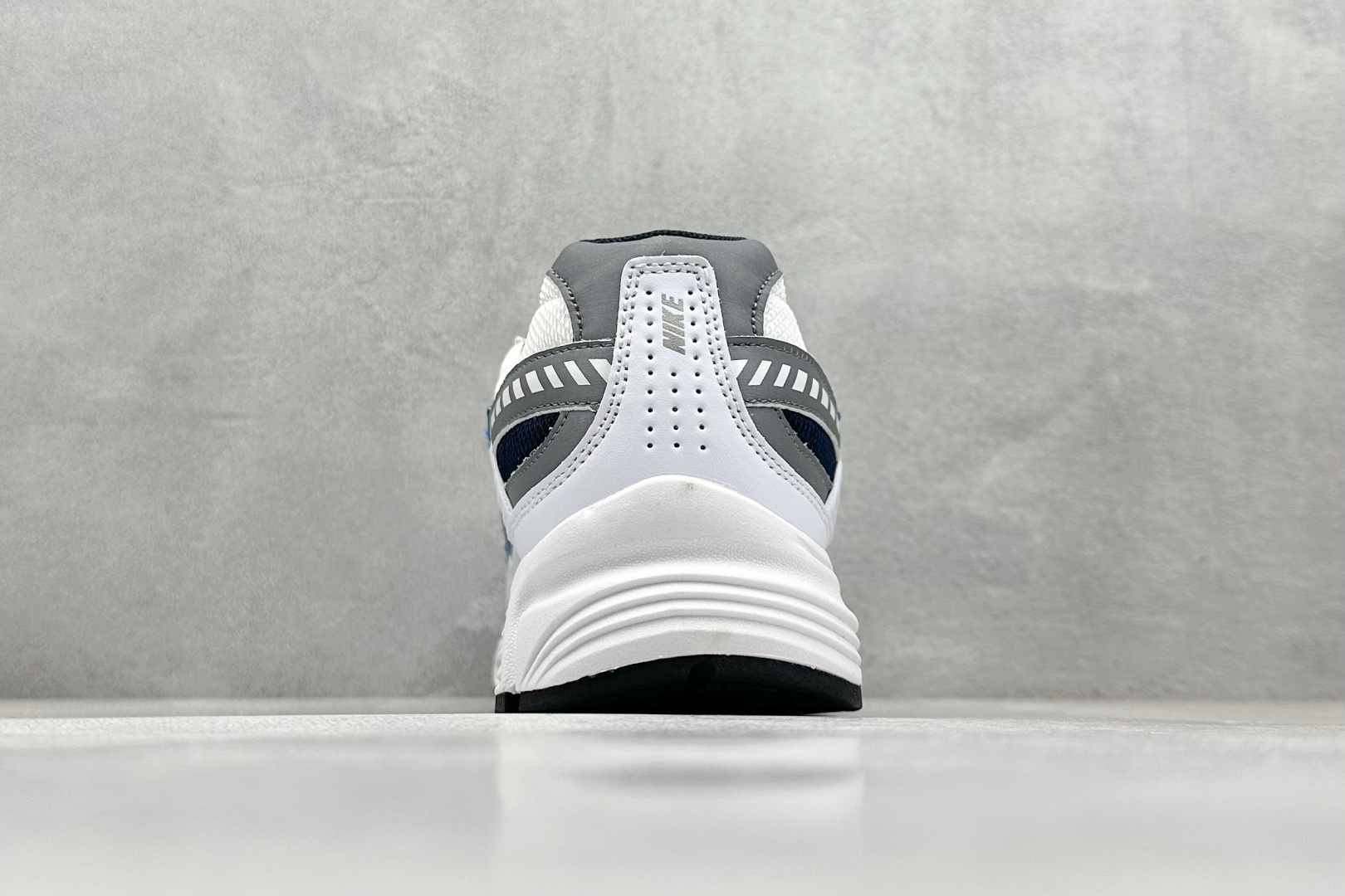  终端放店
GX版 Nike Initiator Running 耐克INS
街头超火复古老爹跑鞋 经典