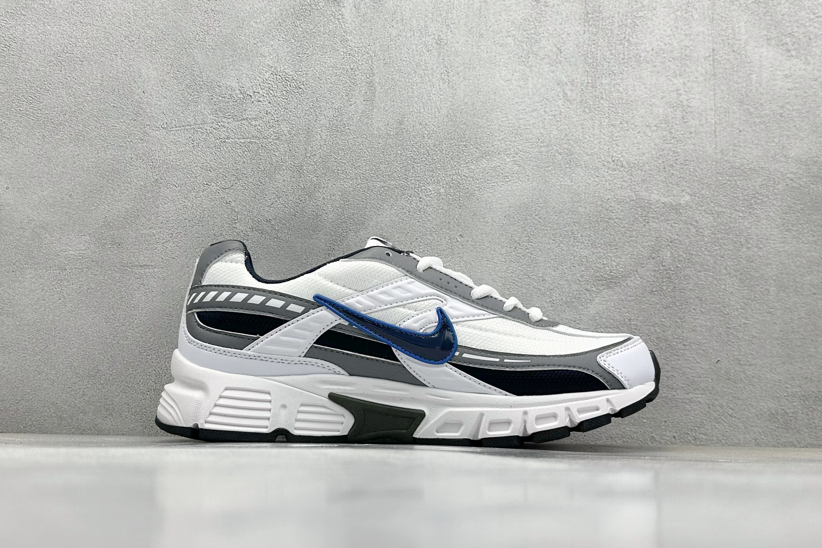  终端放店
GX版 Nike Initiator Running 耐克INS
街头超火复古老爹跑鞋 经典