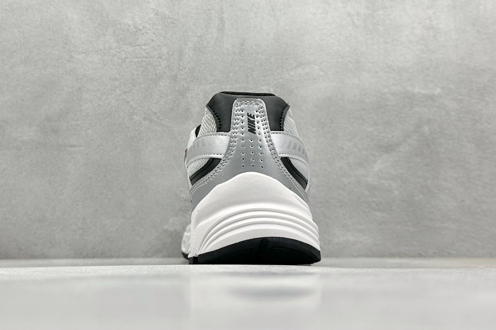  终端放店
GX版 Nike Initiator Running 耐克INS
街头超火复古老爹跑鞋 经典