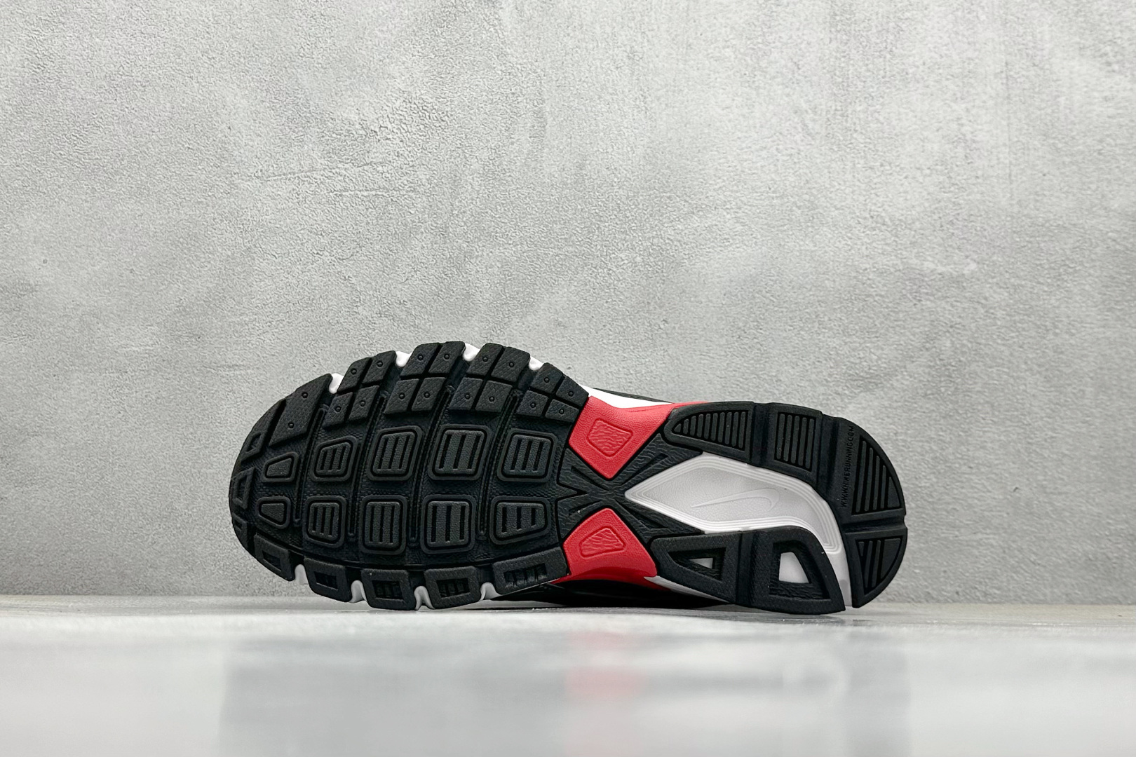  终端放店
GX版 Nike Initiator Running 耐克INS
街头超火复古老爹跑鞋 经典