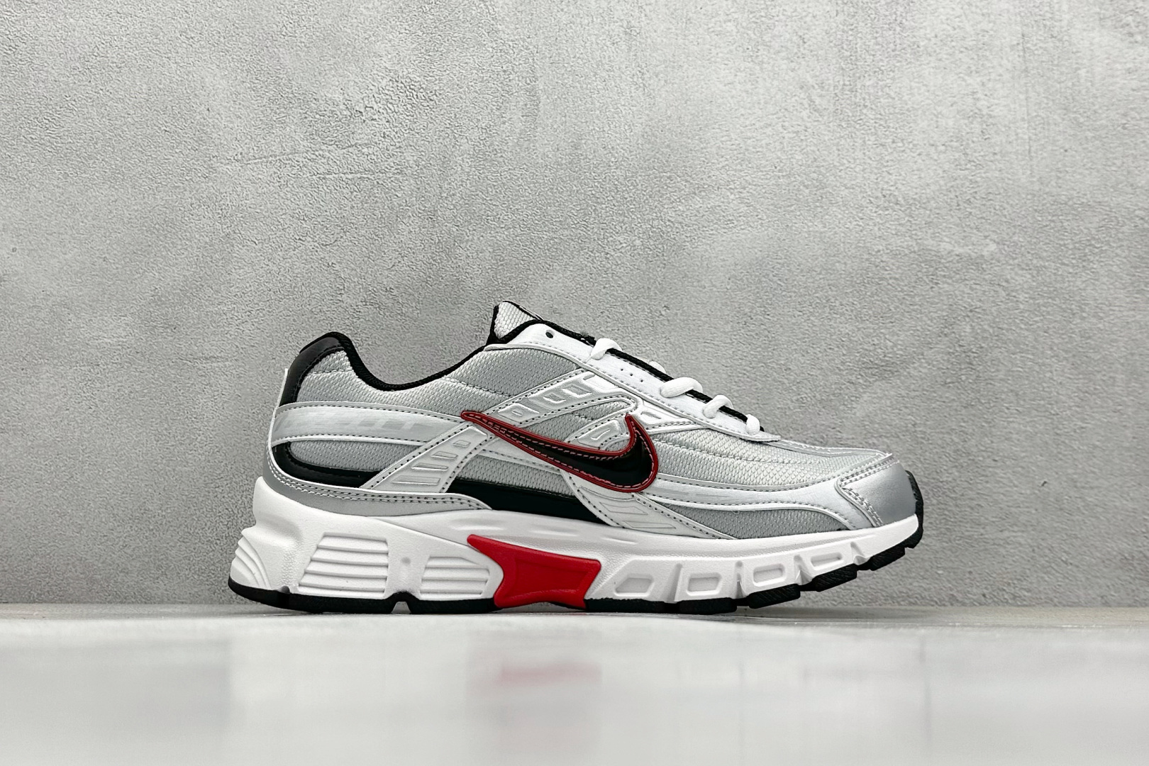  终端放店
GX版 Nike Initiator Running 耐克INS
街头超火复古老爹跑鞋 经典