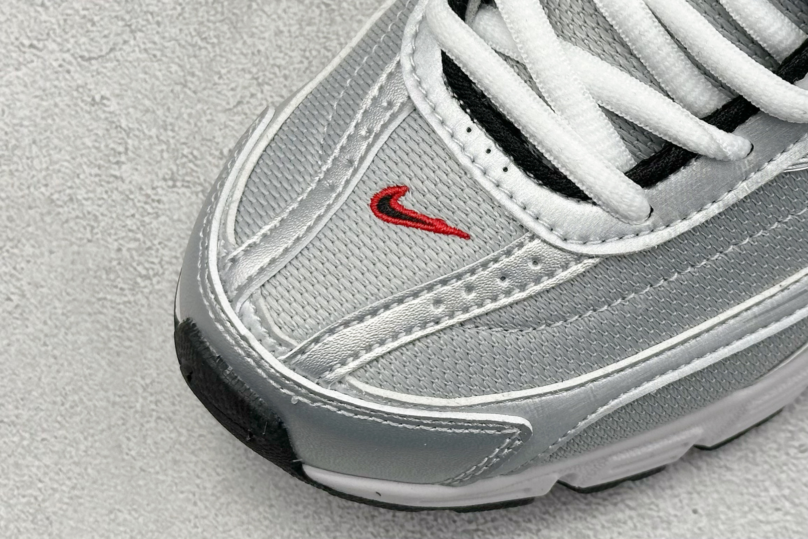  终端放店
GX版 Nike Initiator Running 耐克INS
街头超火复古老爹跑鞋 经典