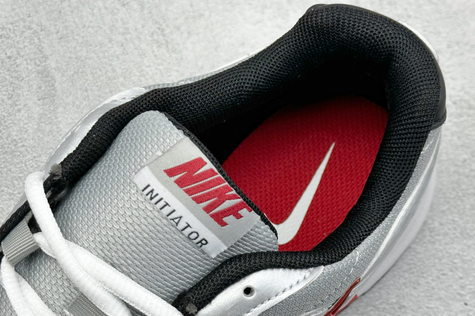  终端放店
GX版 Nike Initiator Running 耐克INS
街头超火复古老爹跑鞋 经典