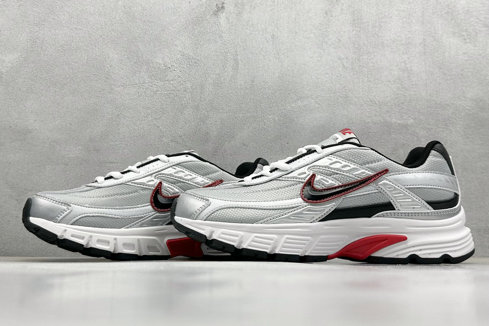  终端放店
GX版 Nike Initiator Running 耐克INS
街头超火复古老爹跑鞋 经典