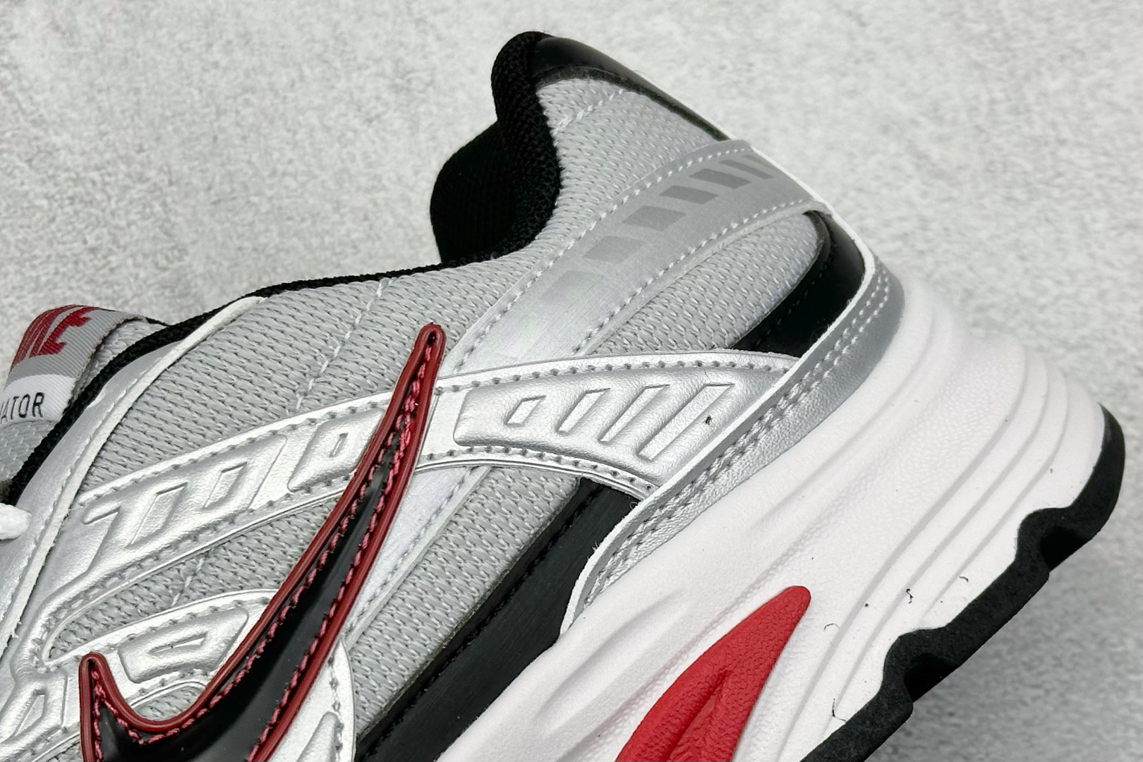  终端放店
GX版 Nike Initiator Running 耐克INS
街头超火复古老爹跑鞋 经典