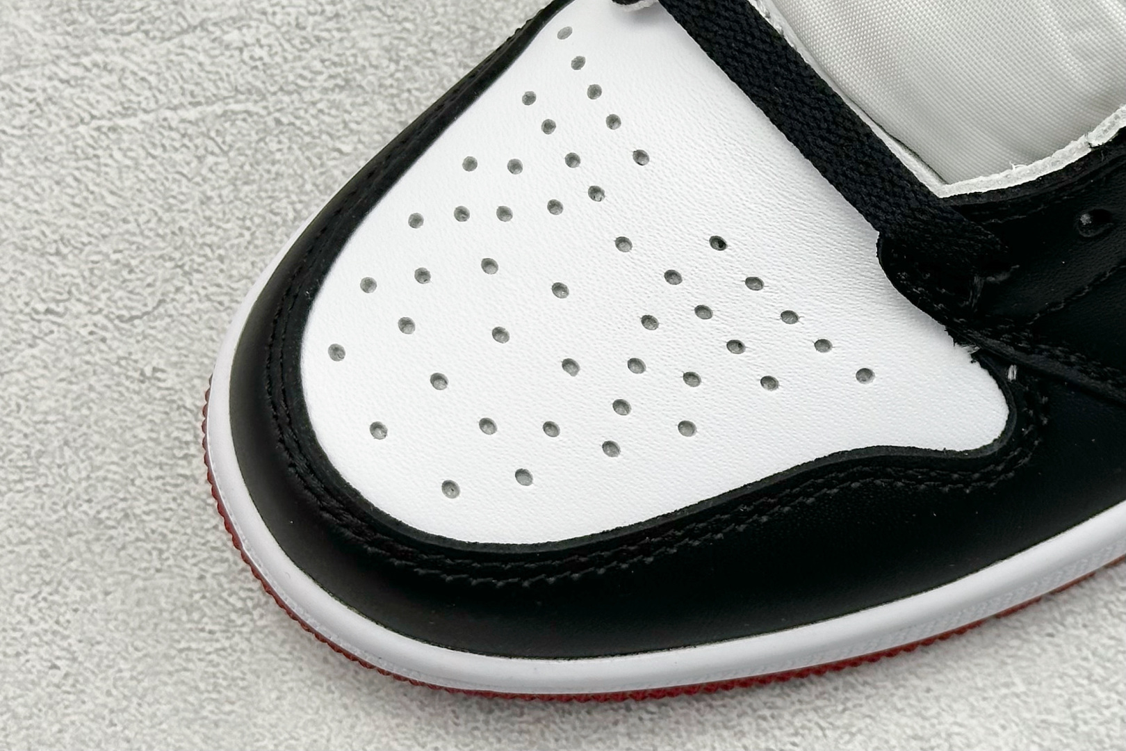  终端放店
F版  Air Jordan 1 High Retro OG AJ1 乔1黑脚趾 高帮篮球鞋