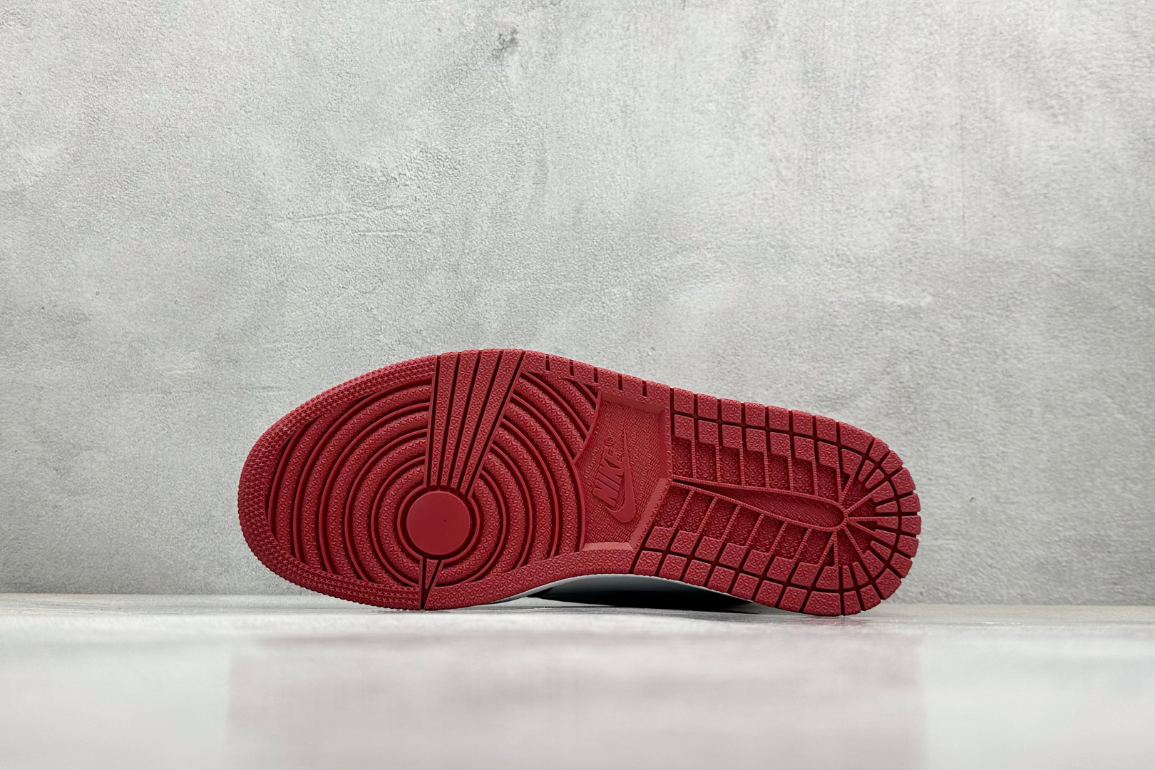  终端放店
F版  Air Jordan 1 High Retro OG AJ1 乔1黑脚趾 高帮篮球鞋