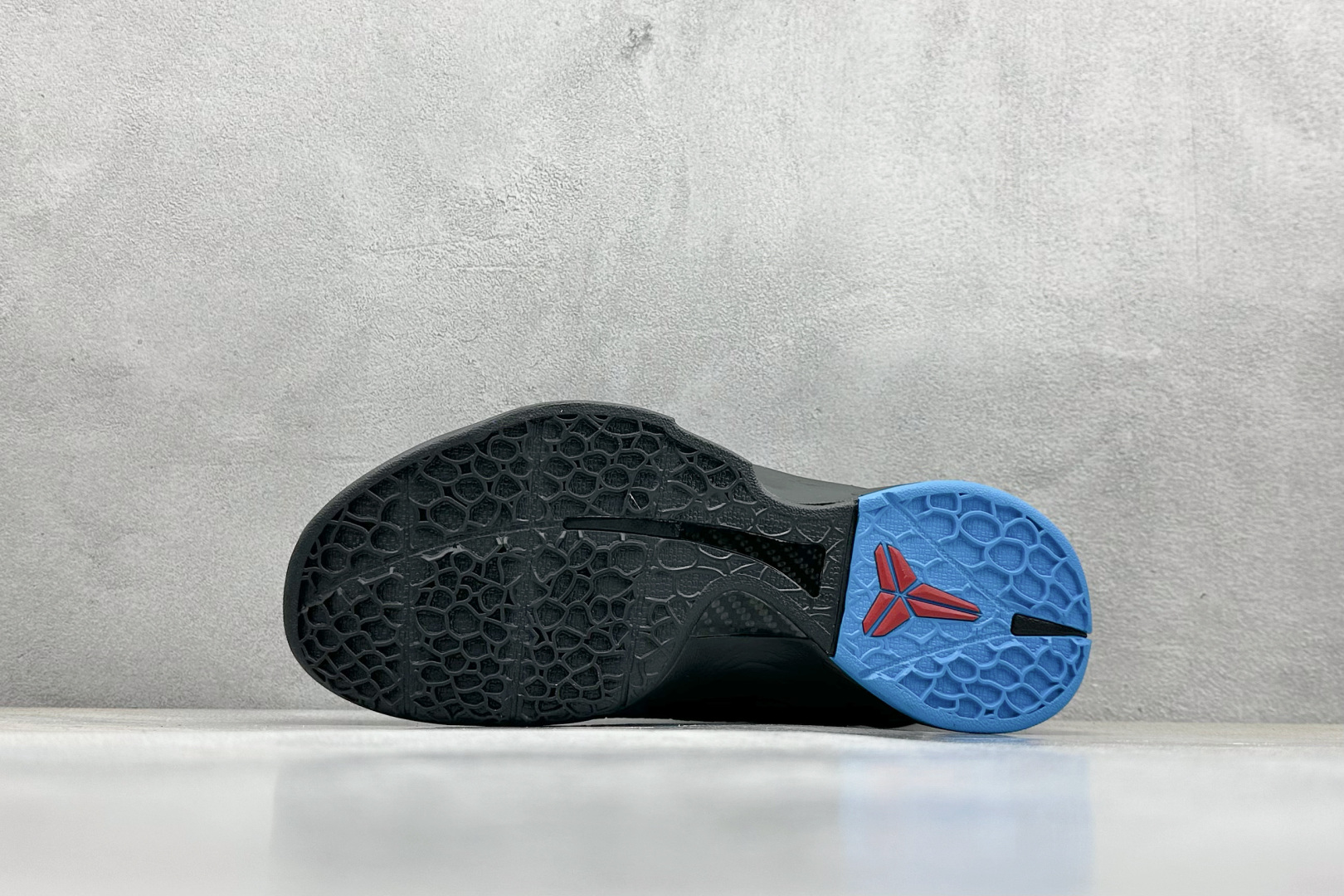  终端放店
CK版 NK Zoom Kobe 6 科比六代 
前后气垫加持 信仰绝不减配 市售唯一PRO
