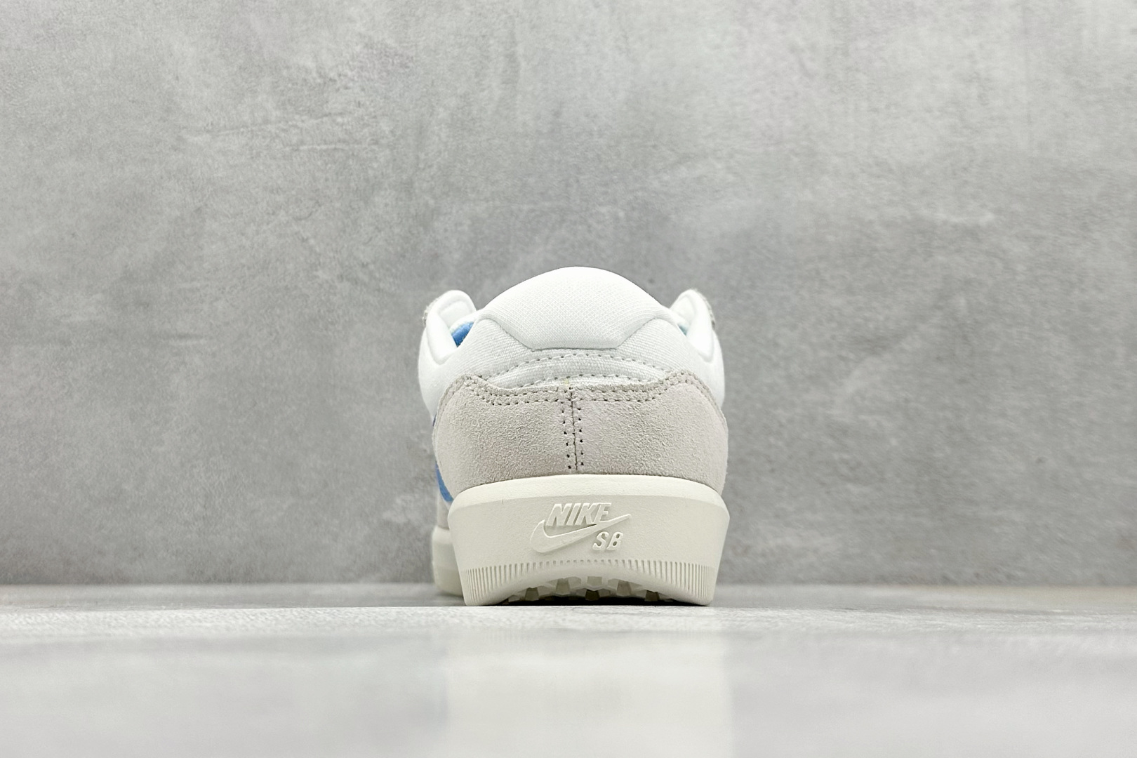  终端放店
FS版 Nike SB Force 58 硫化杯底 传统篮球风格 原楦版型
Nike SB 