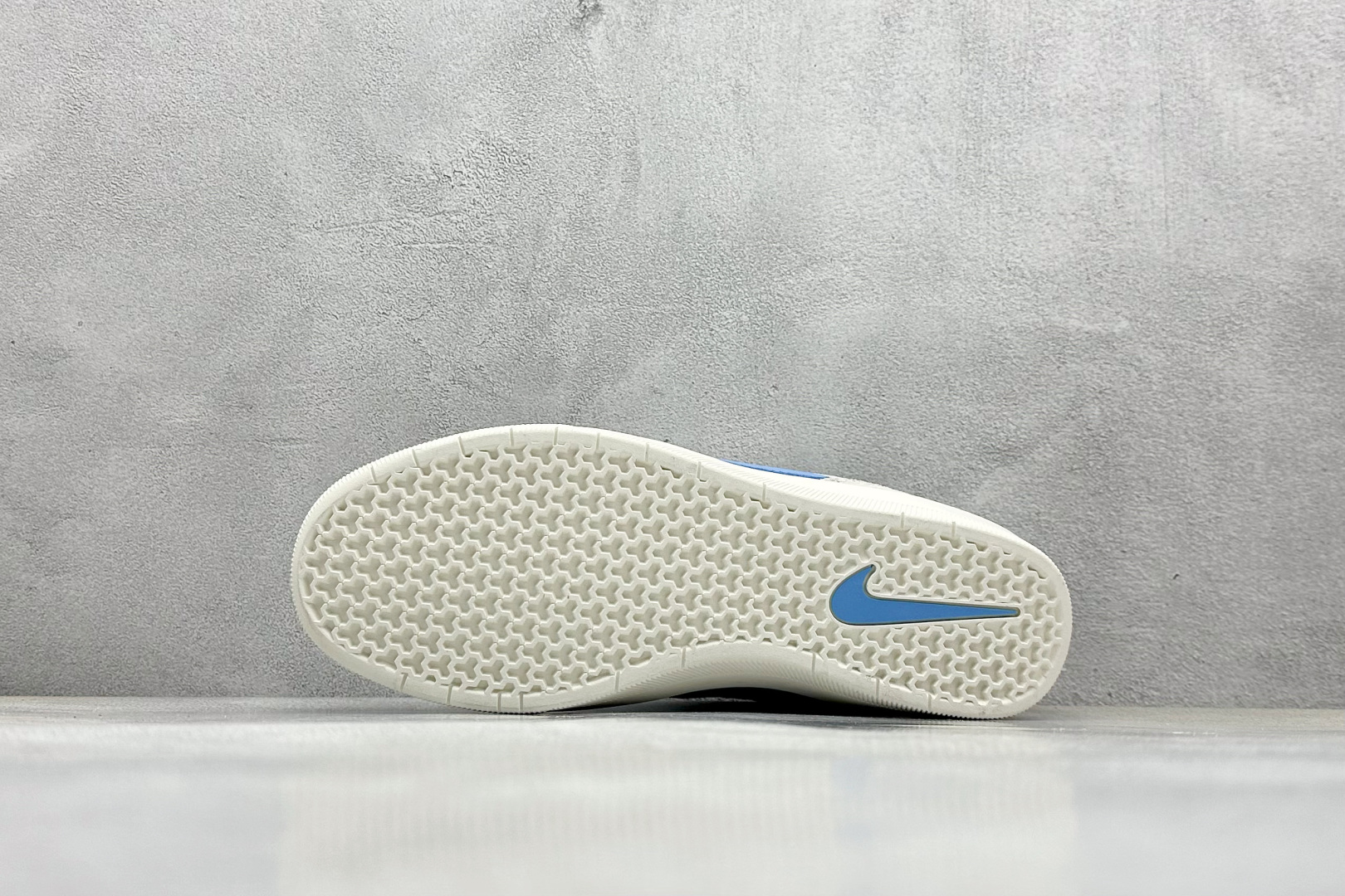  终端放店
FS版 Nike SB Force 58 硫化杯底 传统篮球风格 原楦版型
Nike SB 