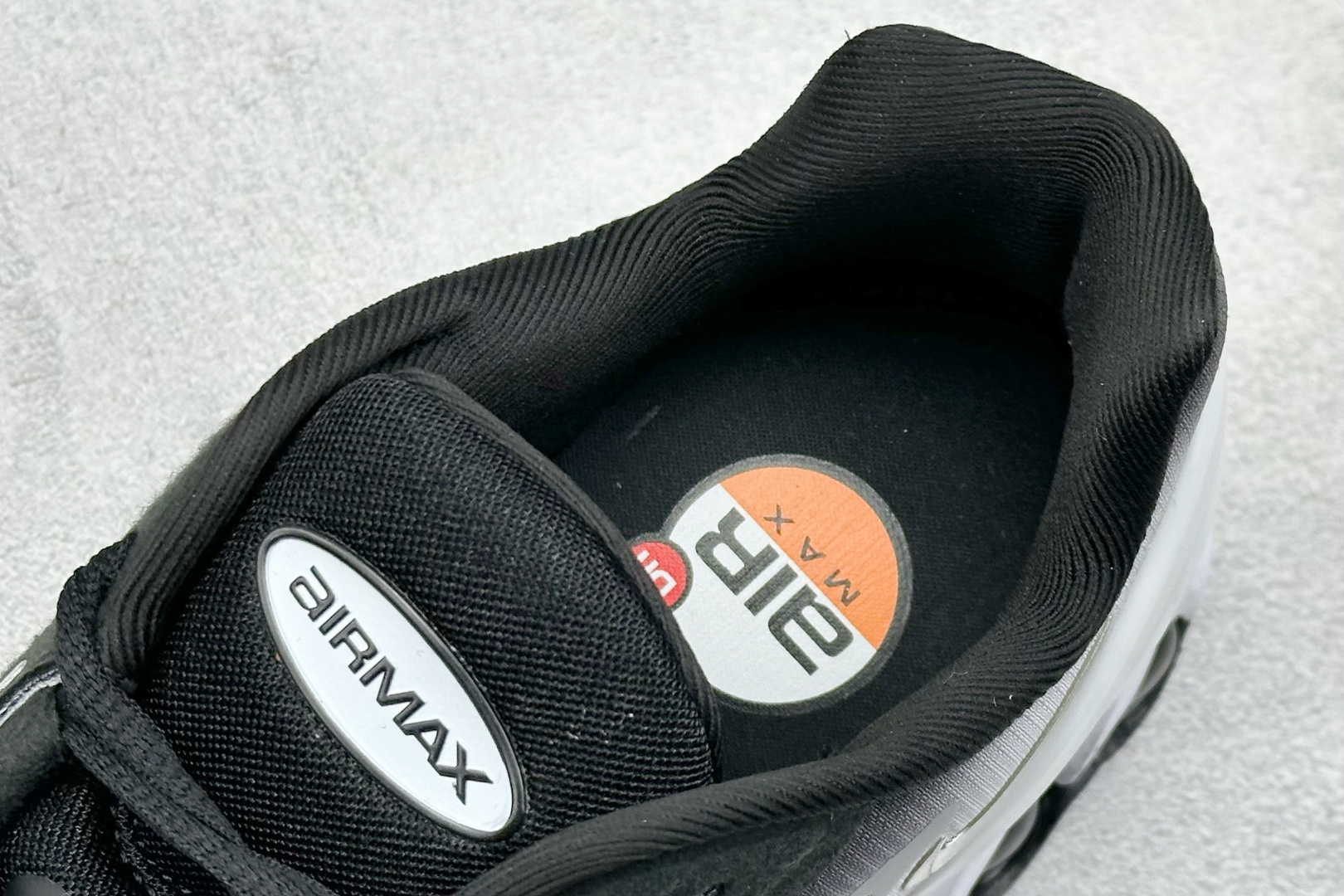  终端放店
YH版 Nk Air Max Dn8 耐克运动舒适减震气垫跑步鞋
#鞋款旨在透过 Dyna