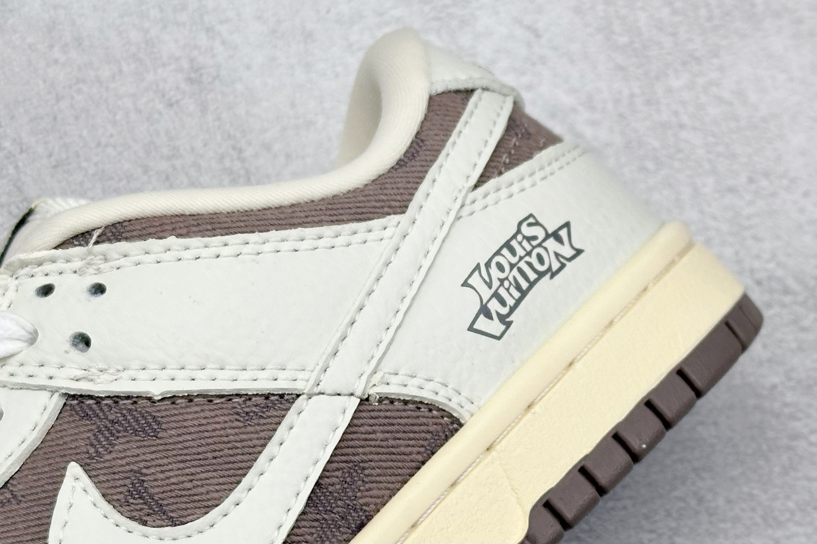  终端放店
XC版 Nk SB Dunk Low LV联名-牛仔拼接 周年高端定制 低帮休闲板鞋
#定