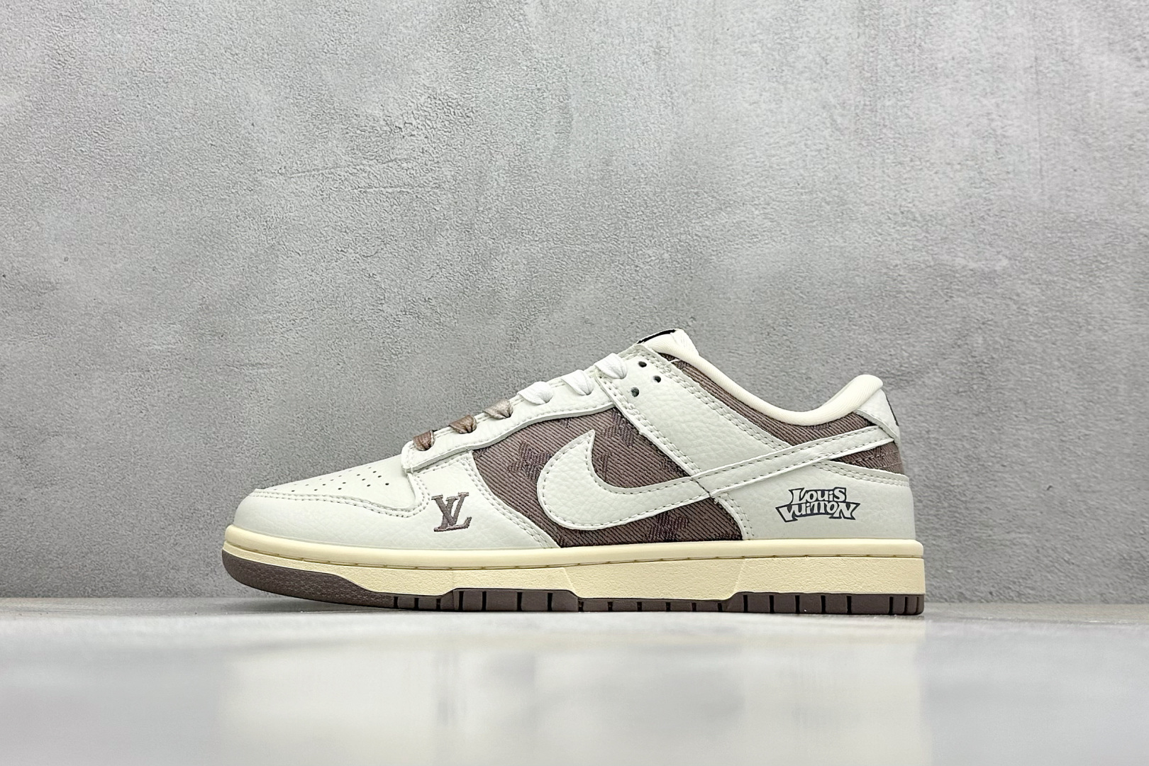  终端放店
XC版 Nk SB Dunk Low LV联名-牛仔拼接 周年高端定制 低帮休闲板鞋
#定