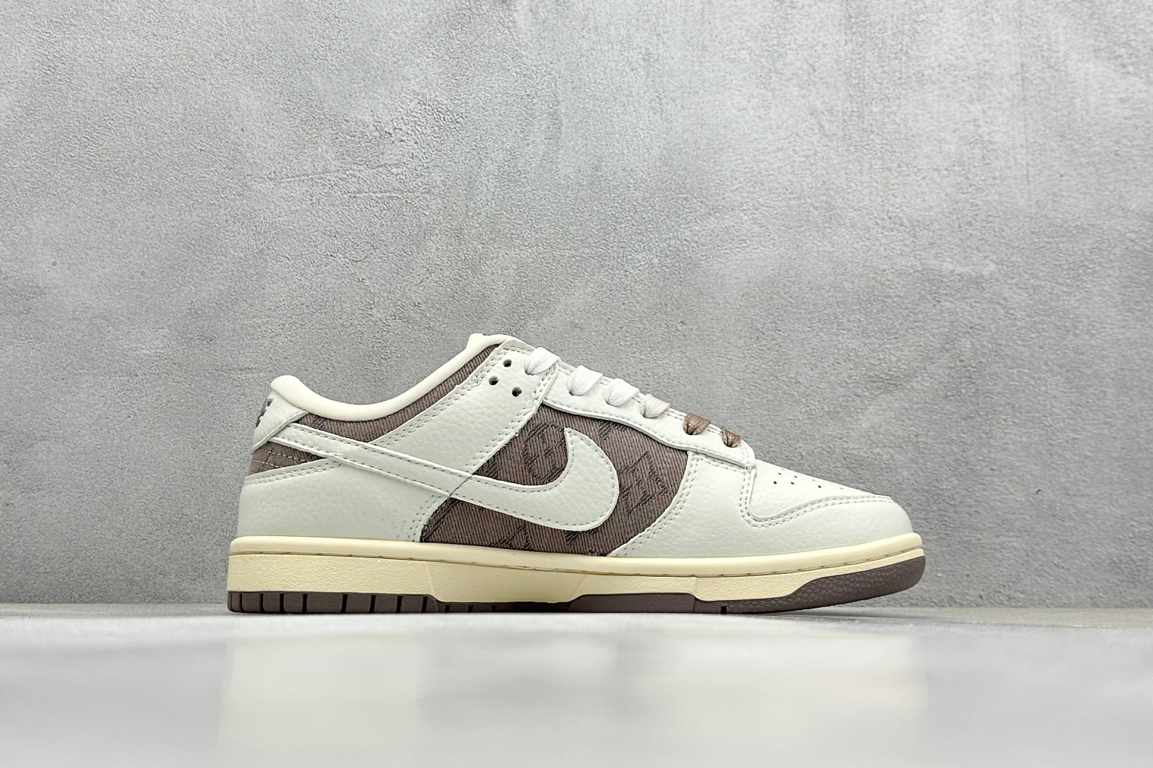  终端放店
XC版 Nk SB Dunk Low LV联名-牛仔拼接 周年高端定制 低帮休闲板鞋
#定