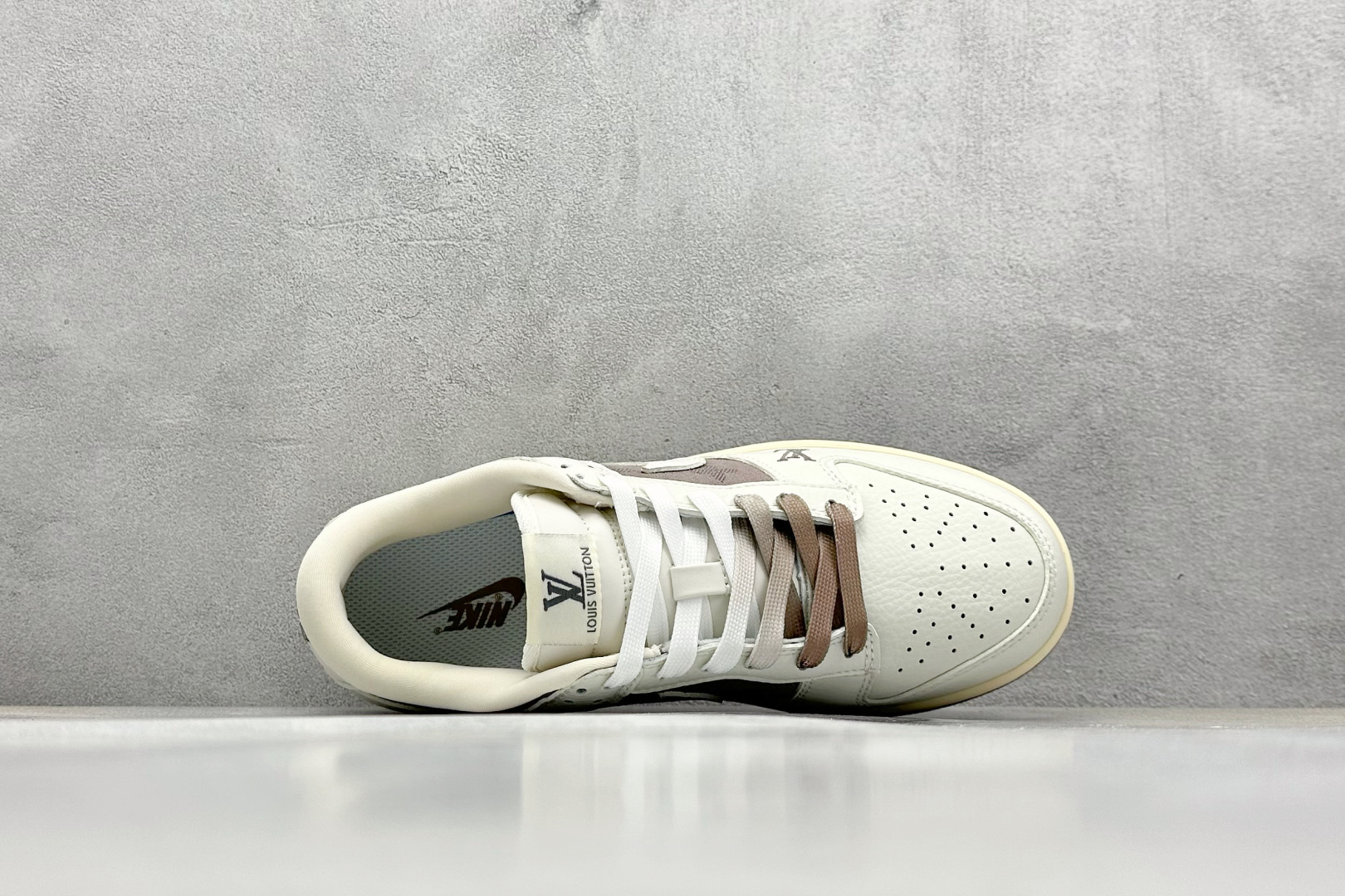  终端放店
XC版 Nk SB Dunk Low LV联名-牛仔拼接 周年高端定制 低帮休闲板鞋
#定