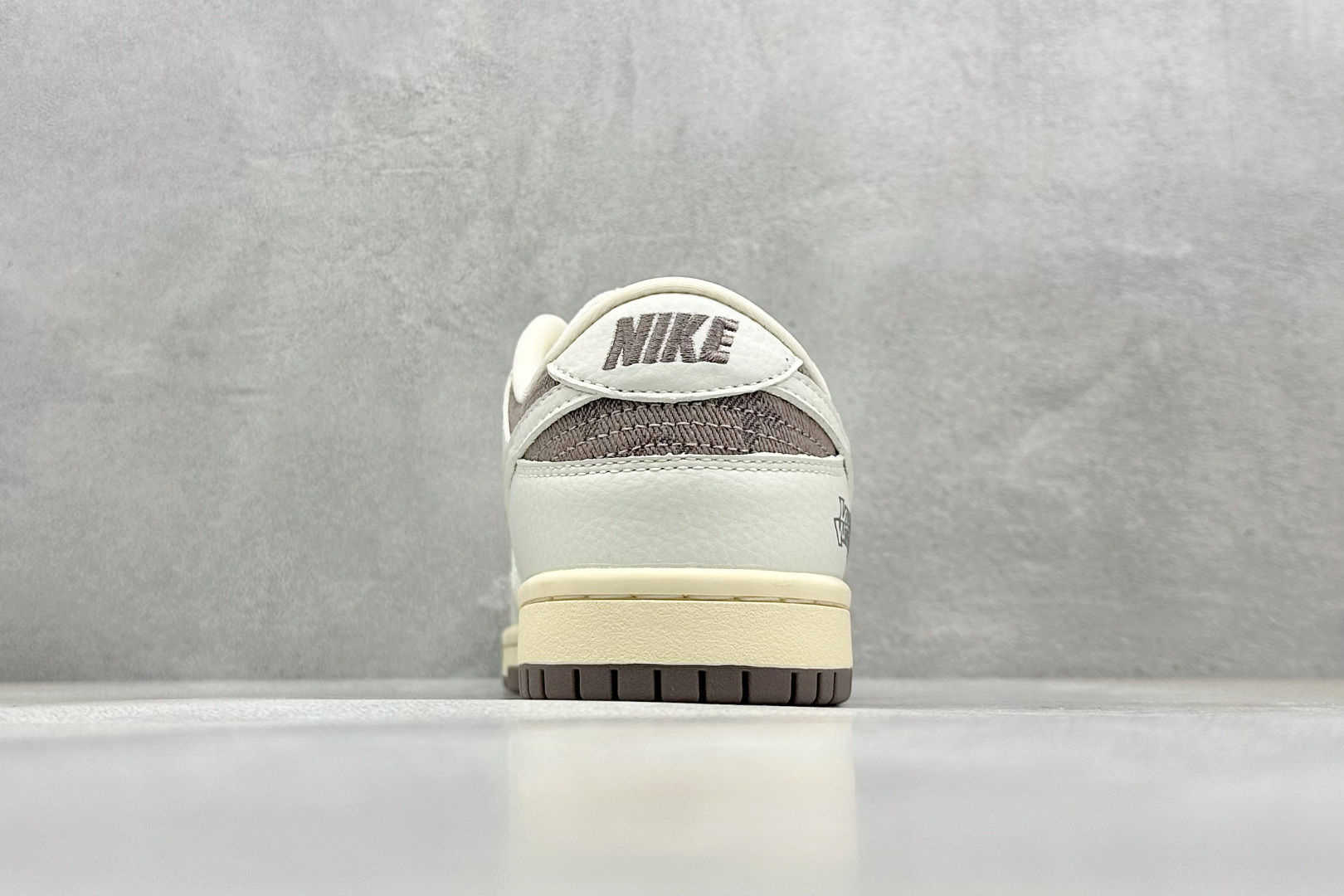  终端放店
XC版 Nk SB Dunk Low LV联名-牛仔拼接 周年高端定制 低帮休闲板鞋
#定