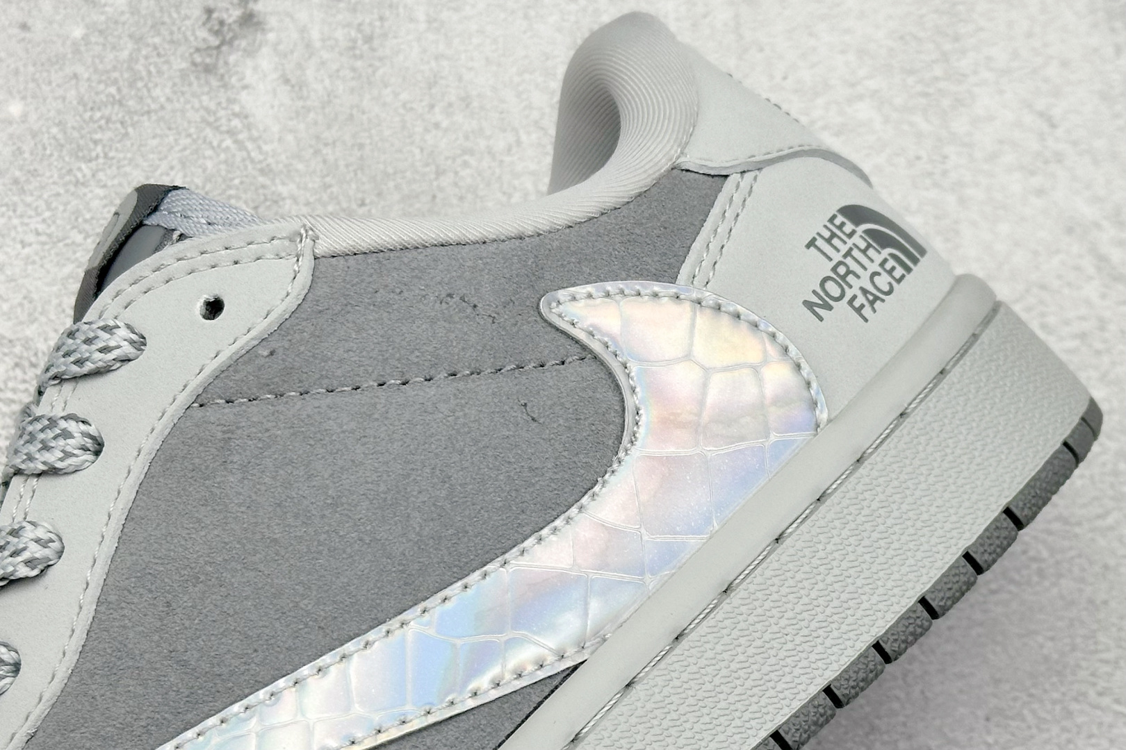 终端放店
XC版 Fragmen x Travis Scott x 北面
Air Jordan 1 L