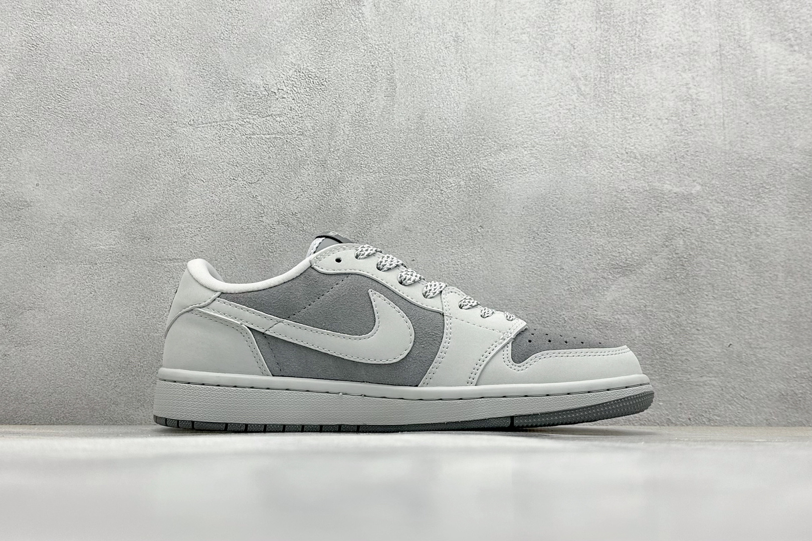 终端放店
XC版 Fragmen x Travis Scott x 北面
Air Jordan 1 L