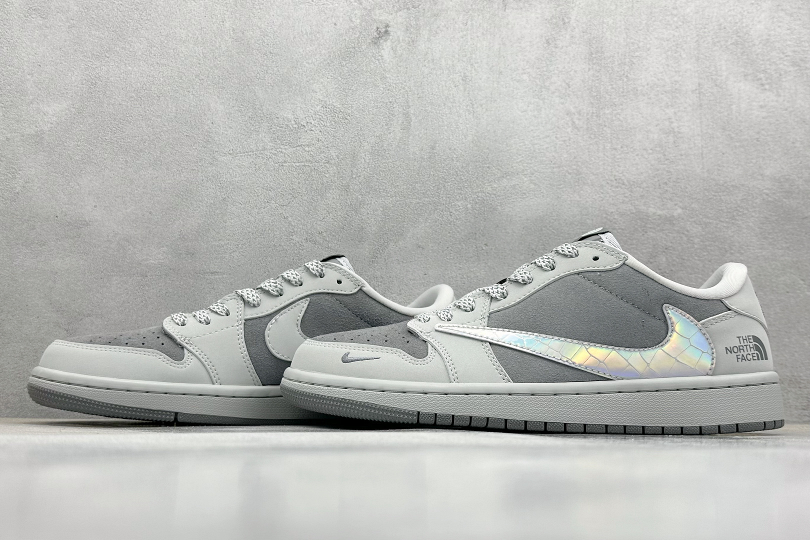 终端放店
XC版 Fragmen x Travis Scott x 北面
Air Jordan 1 L