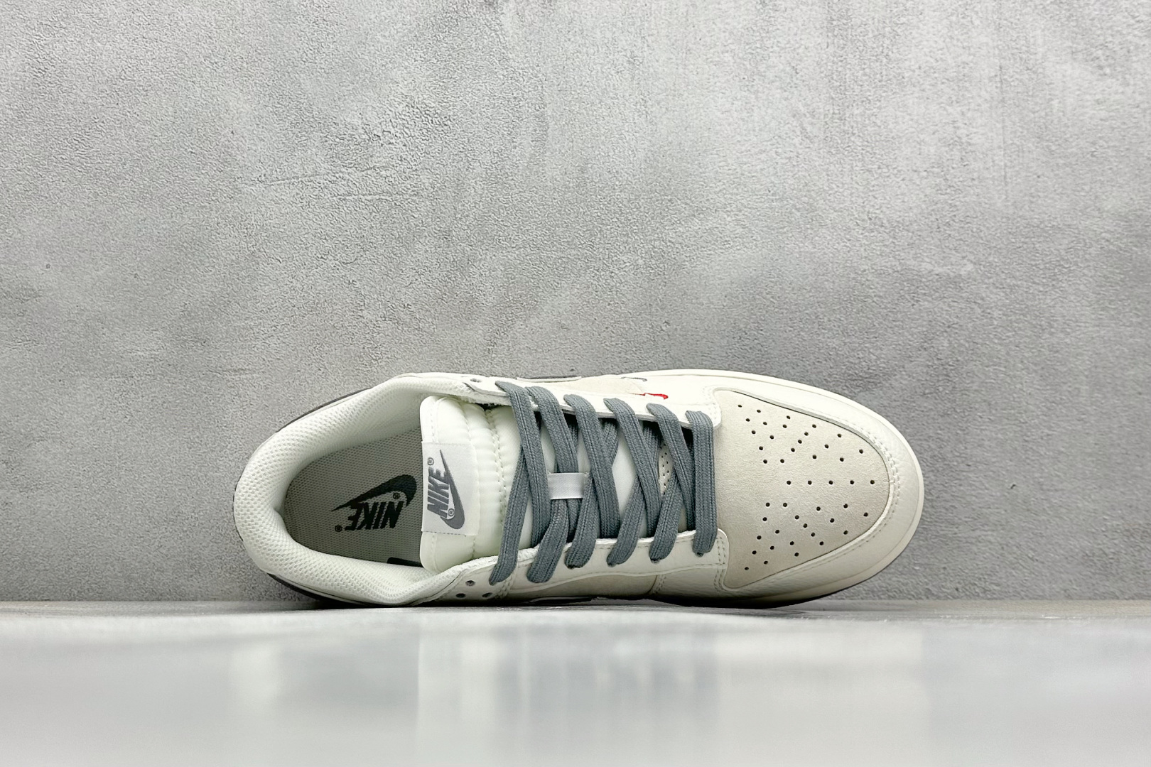  终端放店
XC版 Nk SB Dunk Low Supreme联名 灰勾双小勾 周年高端定制 低帮休闲