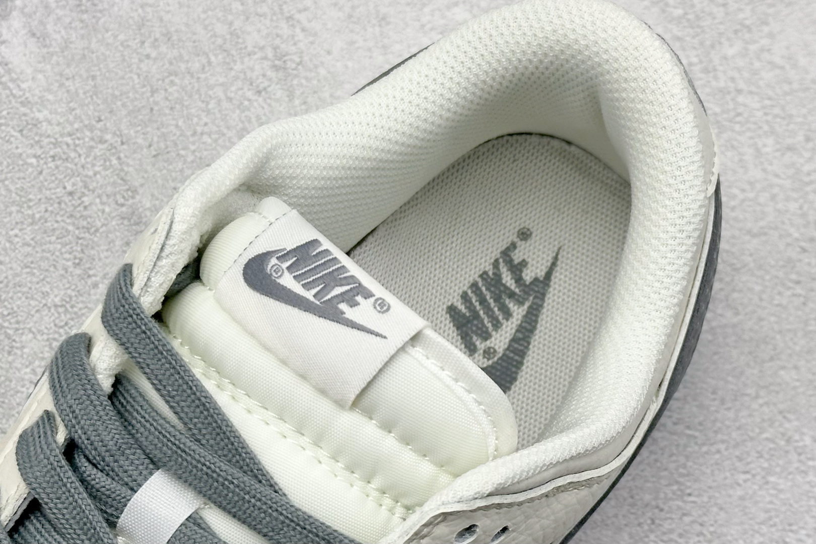  终端放店
XC版 Nk SB Dunk Low Supreme联名 灰勾双小勾 周年高端定制 低帮休闲