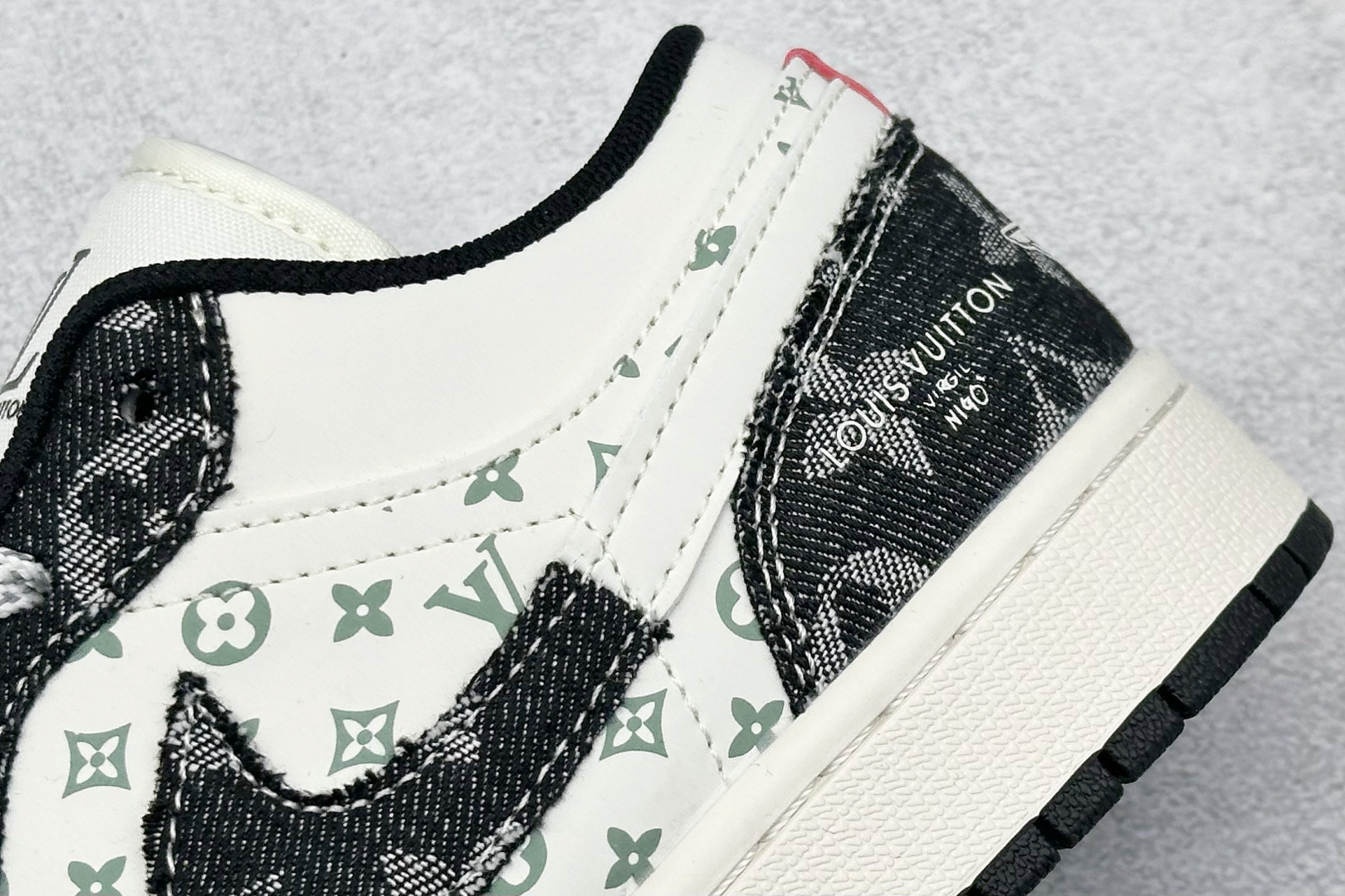  终端放店
XC版 Air Jordan 1 Retro Low x Louis Vuitton 白黑牛