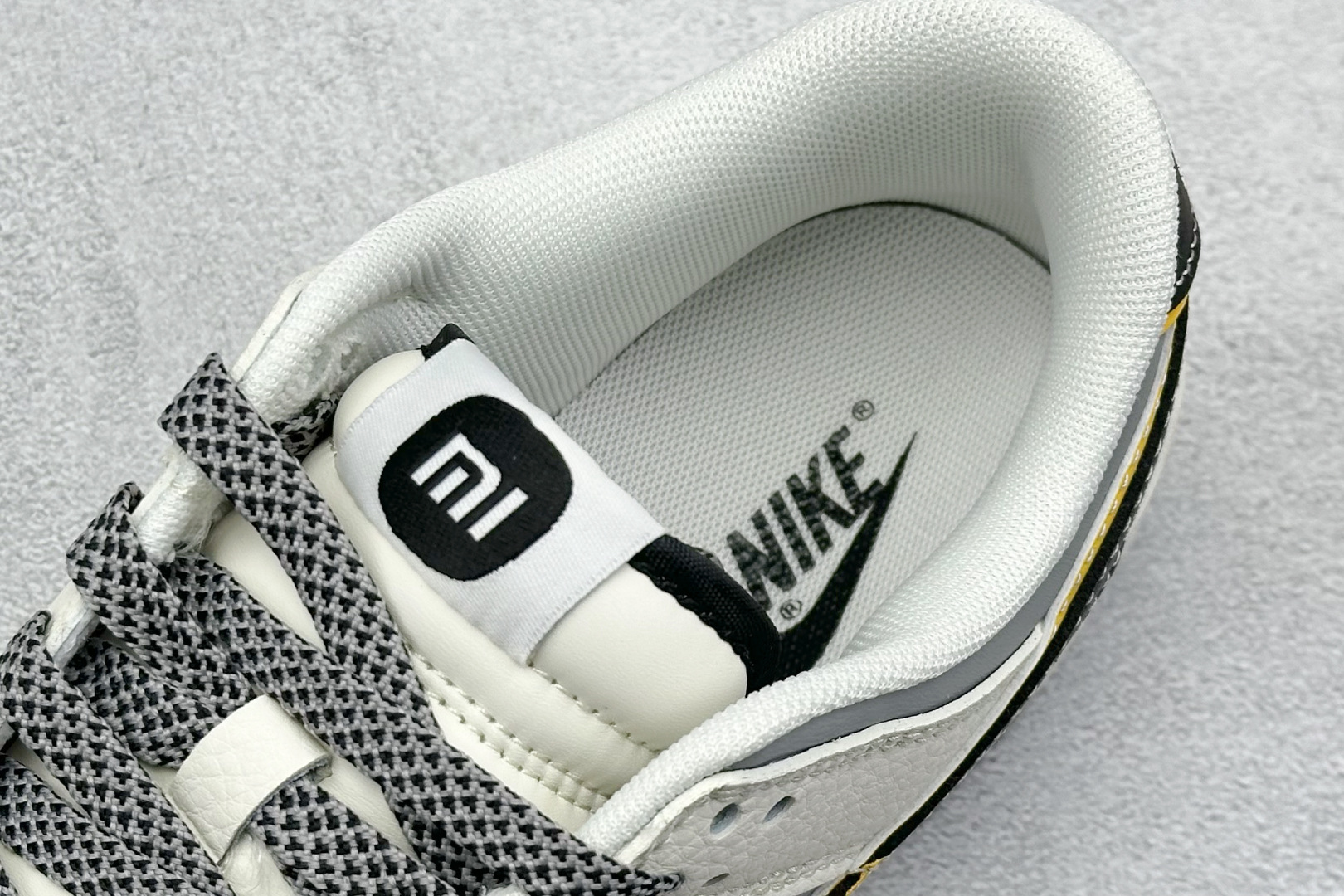  终端放店
XC版 Nike SB Dunk Low 小米联名 Su7 Ultru 周年高端定制 低帮休