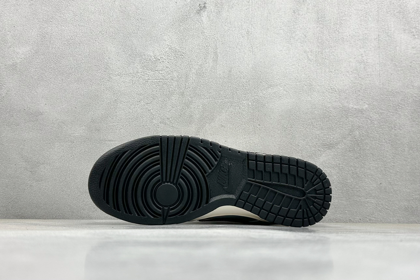  终端放店
XC版 Nike SB Dunk Low 小米联名 Su7 Ultru 周年高端定制 低帮休