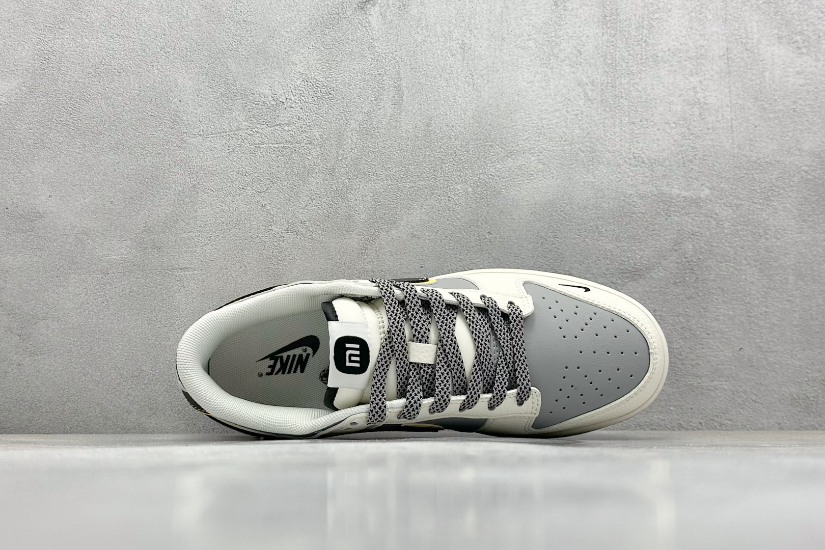  终端放店
XC版 Nike SB Dunk Low 小米联名 Su7 Ultru 周年高端定制 低帮休