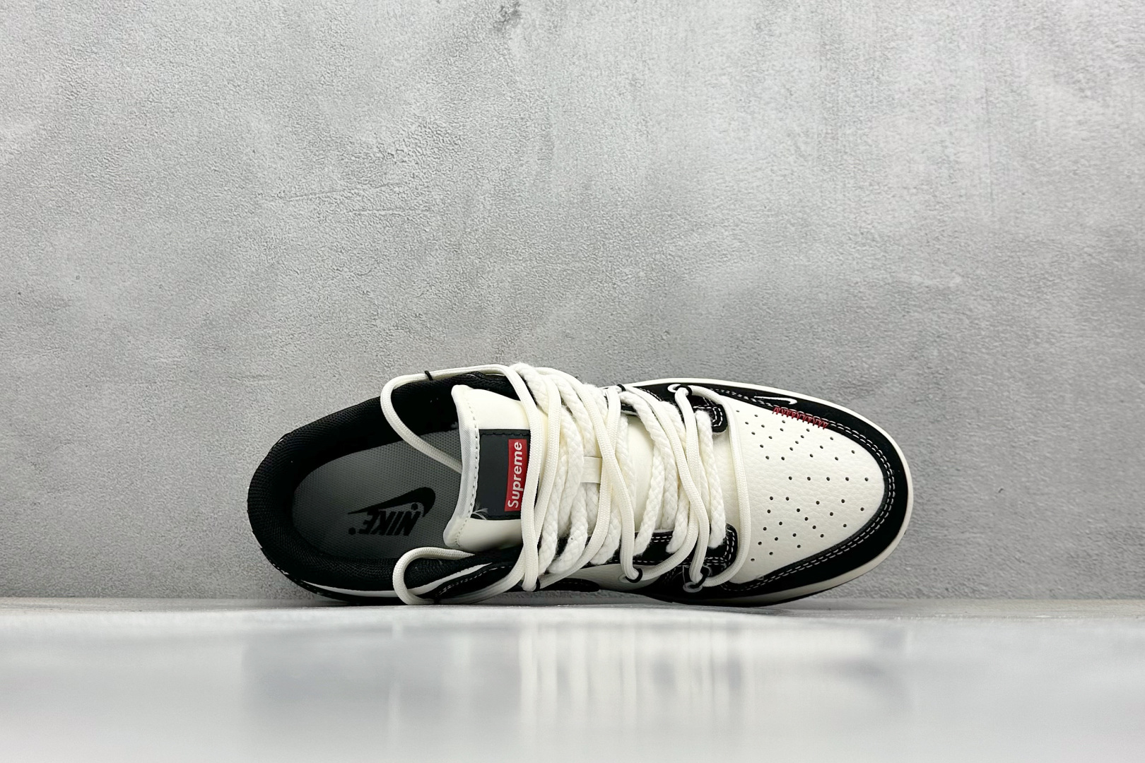  终端放店
XC版 Nike SB Dunk Low SUP系列 绑带黑白黑勾 周年高端定制 低帮休闲板