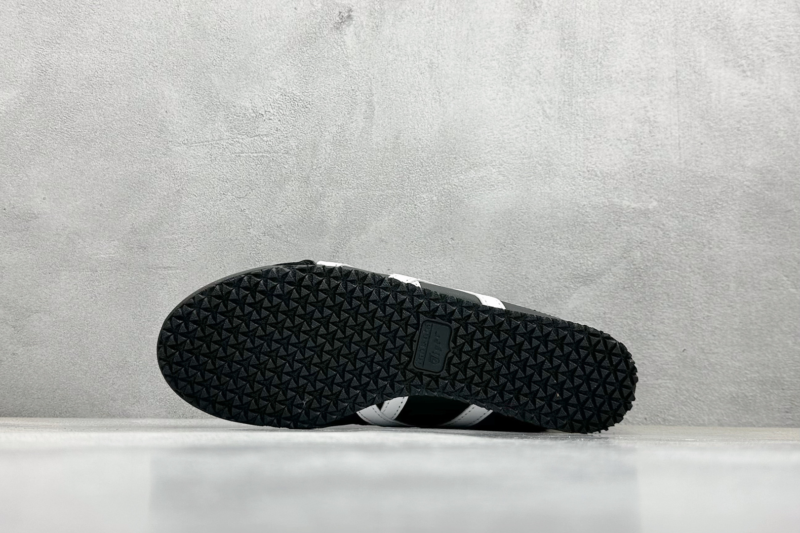  终端放店
SF版 鬼塚虎/Onitsuka Tiger Mexico 66®经典墨西哥系列低帮复古经典