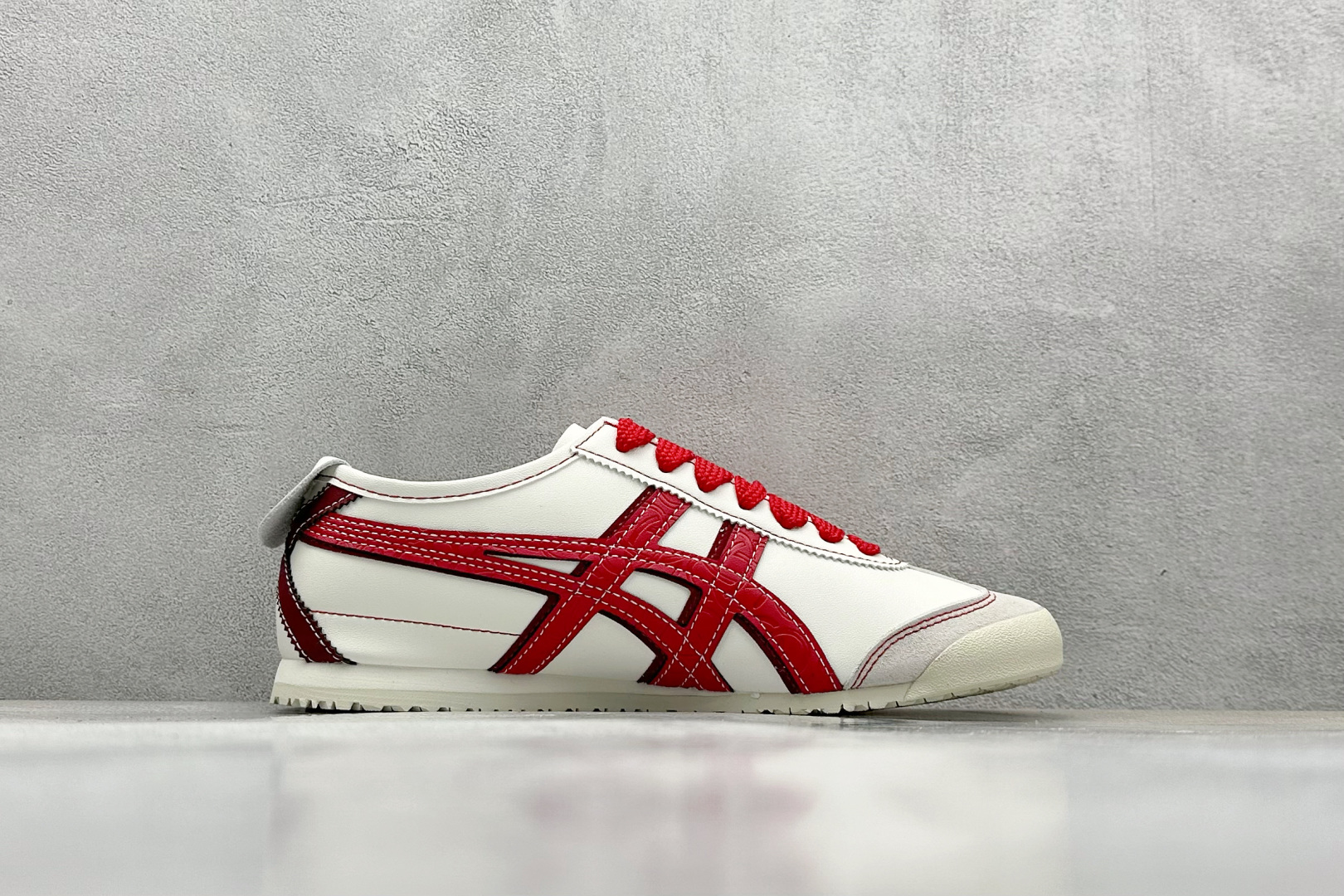  终端放店
SF版 鬼塚虎/Onitsuka Tiger Mexico 66®经典墨西哥系列低帮复古经典